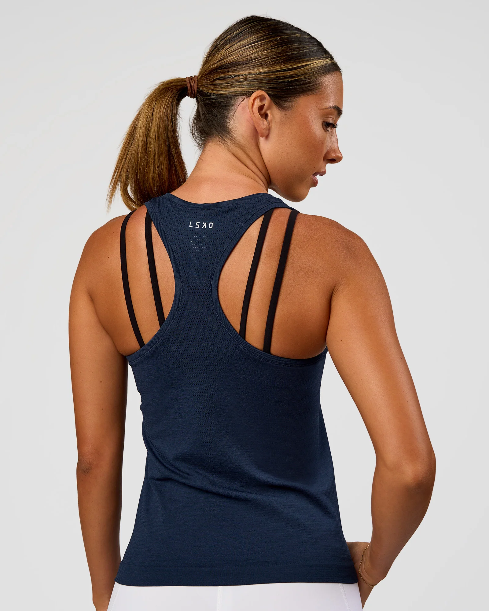 12769-aeroflx-seamless-tank-future-navy-future-navy-3.webp AeroFLX+ Seamless Tank - Future Navy/Future Navy