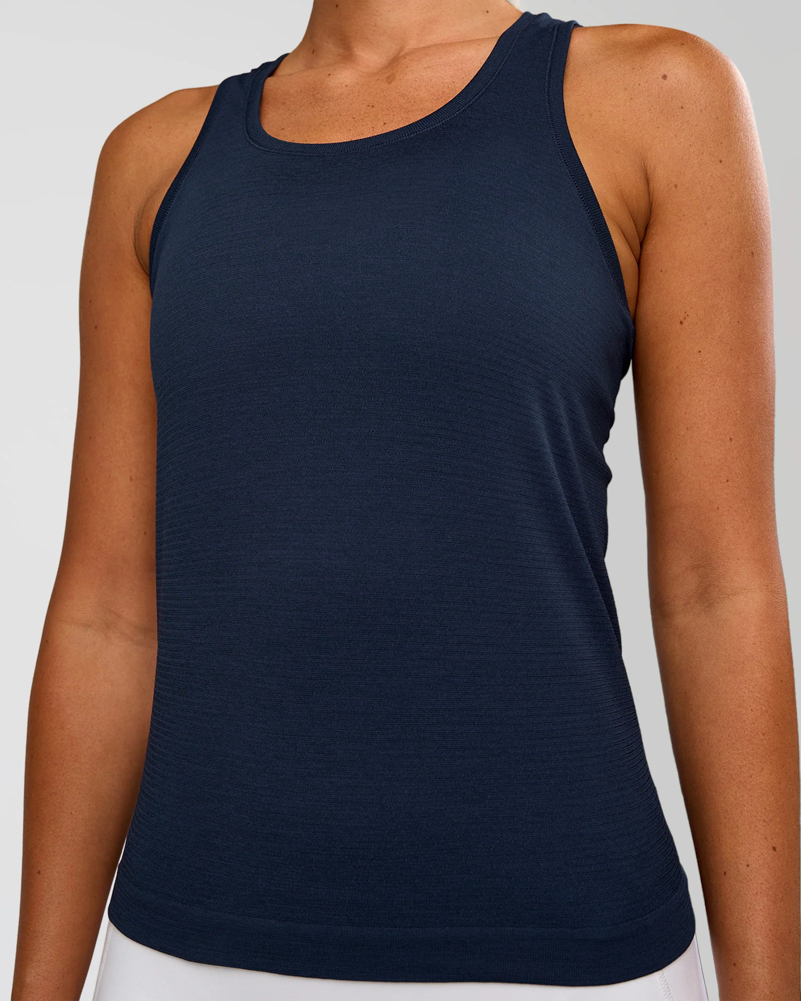 12769-aeroflx-seamless-tank-future-navy-future-navy-4.webp AeroFLX+ Seamless Tank - Future Navy/Future Navy