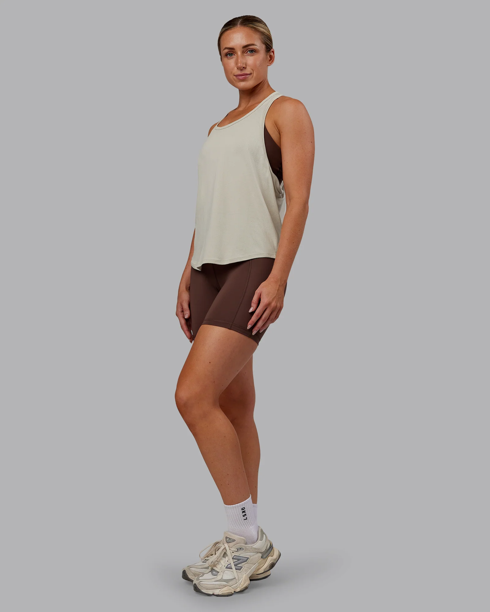 12777-aeroflx-drop-armhole-seamless-tank-shale-beige-shale-beige-2.webp AeroFLX+ Drop Armhole Seamless Tank - Shale Beige/Shale Beige