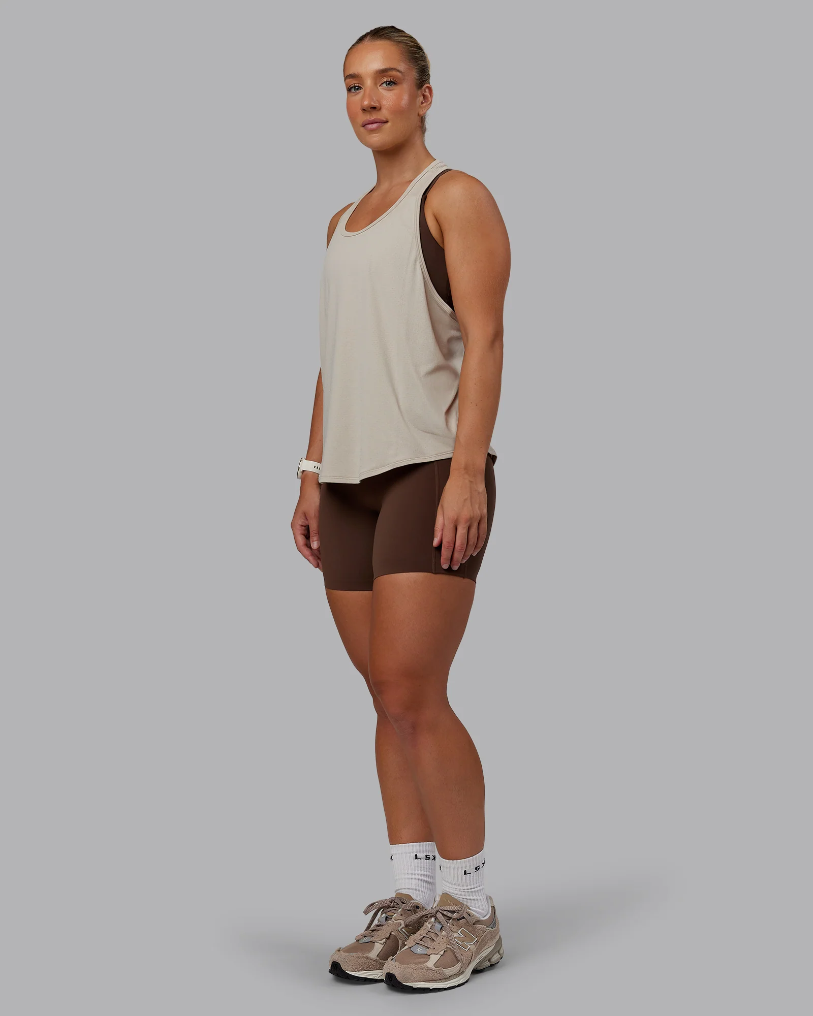 12777-aeroflx-drop-armhole-seamless-tank-shale-beige-shale-beige-4.webp AeroFLX+ Drop Armhole Seamless Tank - Shale Beige/Shale Beige