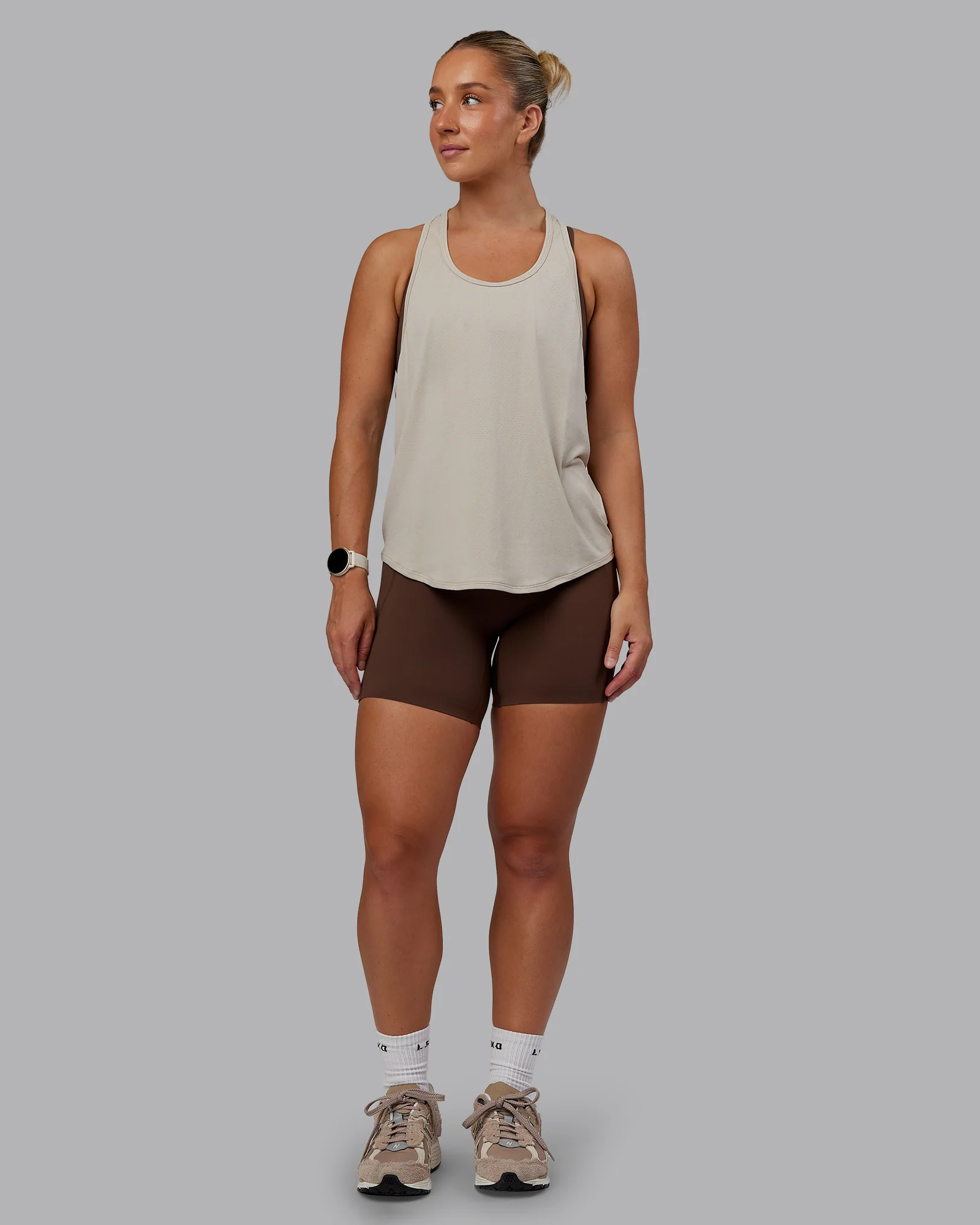 12777-aeroflx-drop-armhole-seamless-tank-shale-beige-shale-beige-6.webp AeroFLX+ Drop Armhole Seamless Tank - Shale Beige/Shale Beige