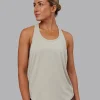 12777-aeroflx-drop-armhole-seamless-tank-shale-beige-shale-beige-7.webp AeroFLX+ Drop Armhole Seamless Tank - Shale Beige/Shale Beige