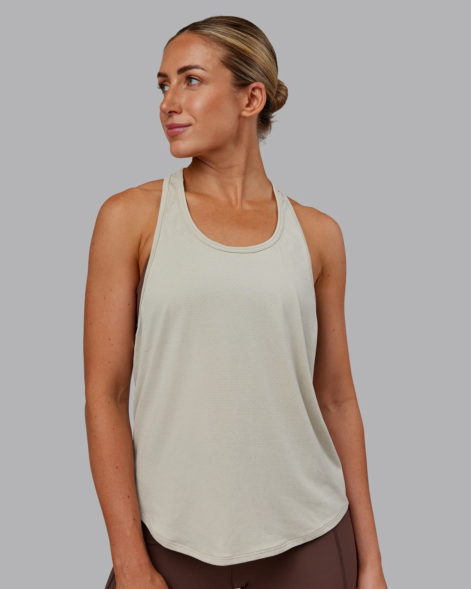 12777-aeroflx-drop-armhole-seamless-tank-shale-beige-shale-beige-7.webp AeroFLX+ Drop Armhole Seamless Tank - Shale Beige/Shale Beige