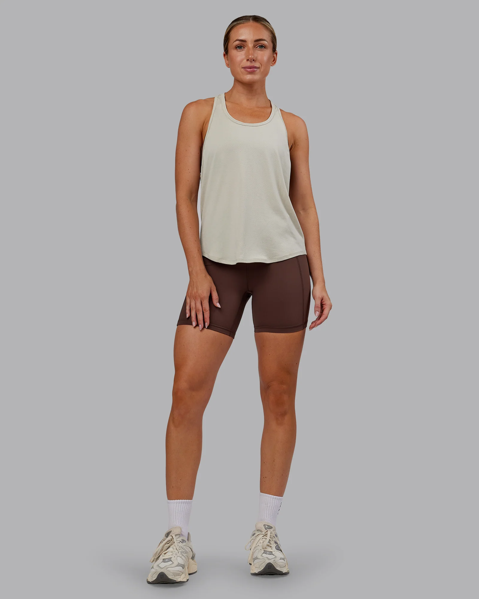 12777-aeroflx-drop-armhole-seamless-tank-shale-beige-shale-beige-8.webp AeroFLX+ Drop Armhole Seamless Tank - Shale Beige/Shale Beige