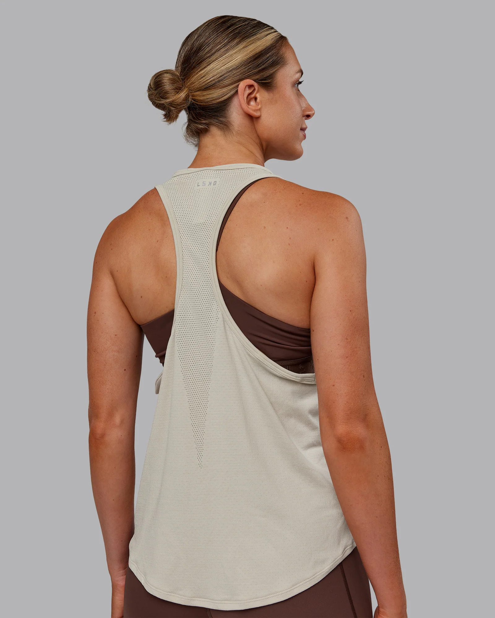 12778-shale-beige-shale-beige-xs-shale-beige-shale-beige-xs-variation-1.webp AeroFLX+ Drop Armhole Seamless Tank - Shale Beige/Shale Beige