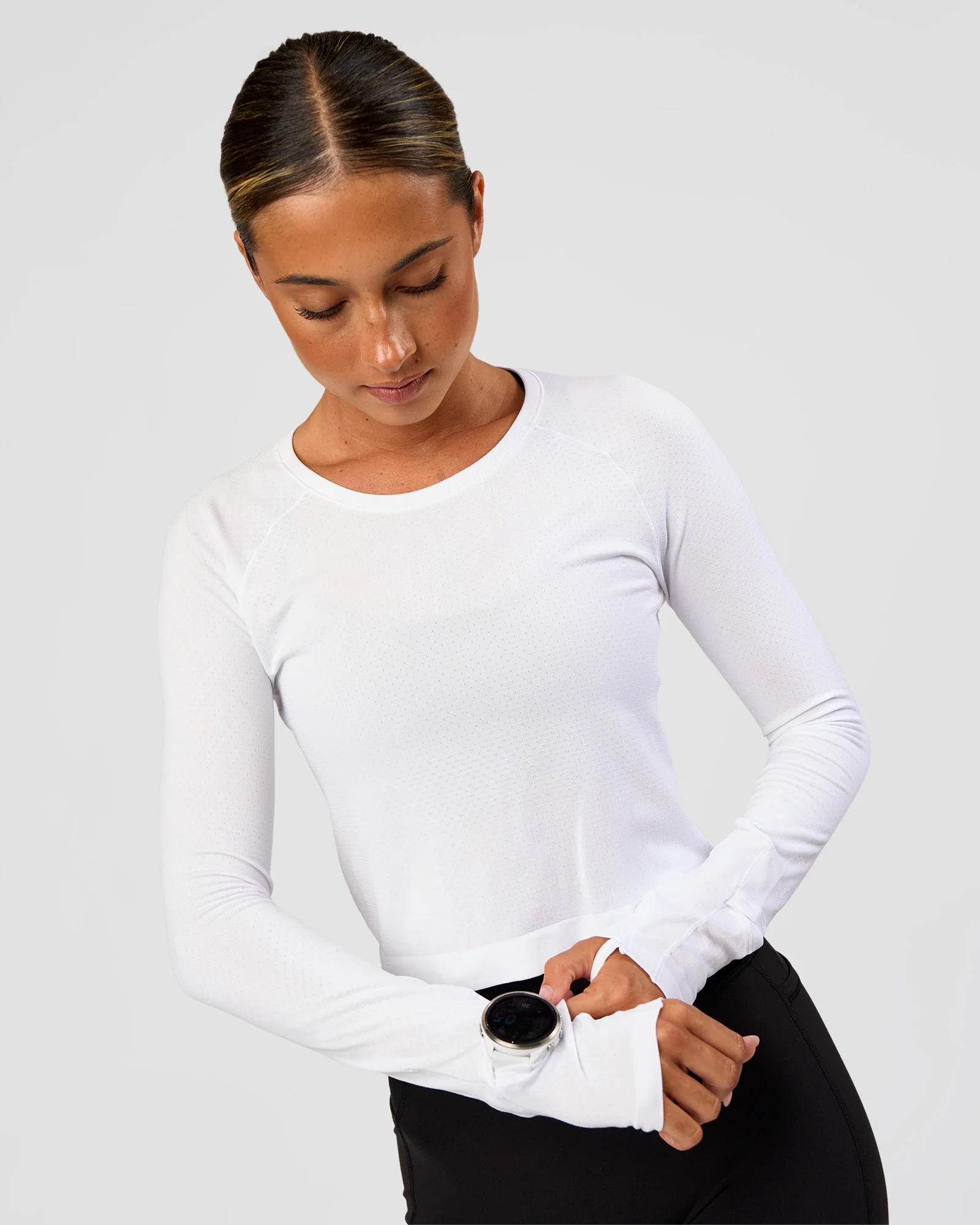 12793-aeroflx-seamless-long-sleeve-skimmer-tee-white-white-1.webp AeroFLX+ Seamless Long Sleeve Skimmer Tee - White/White
