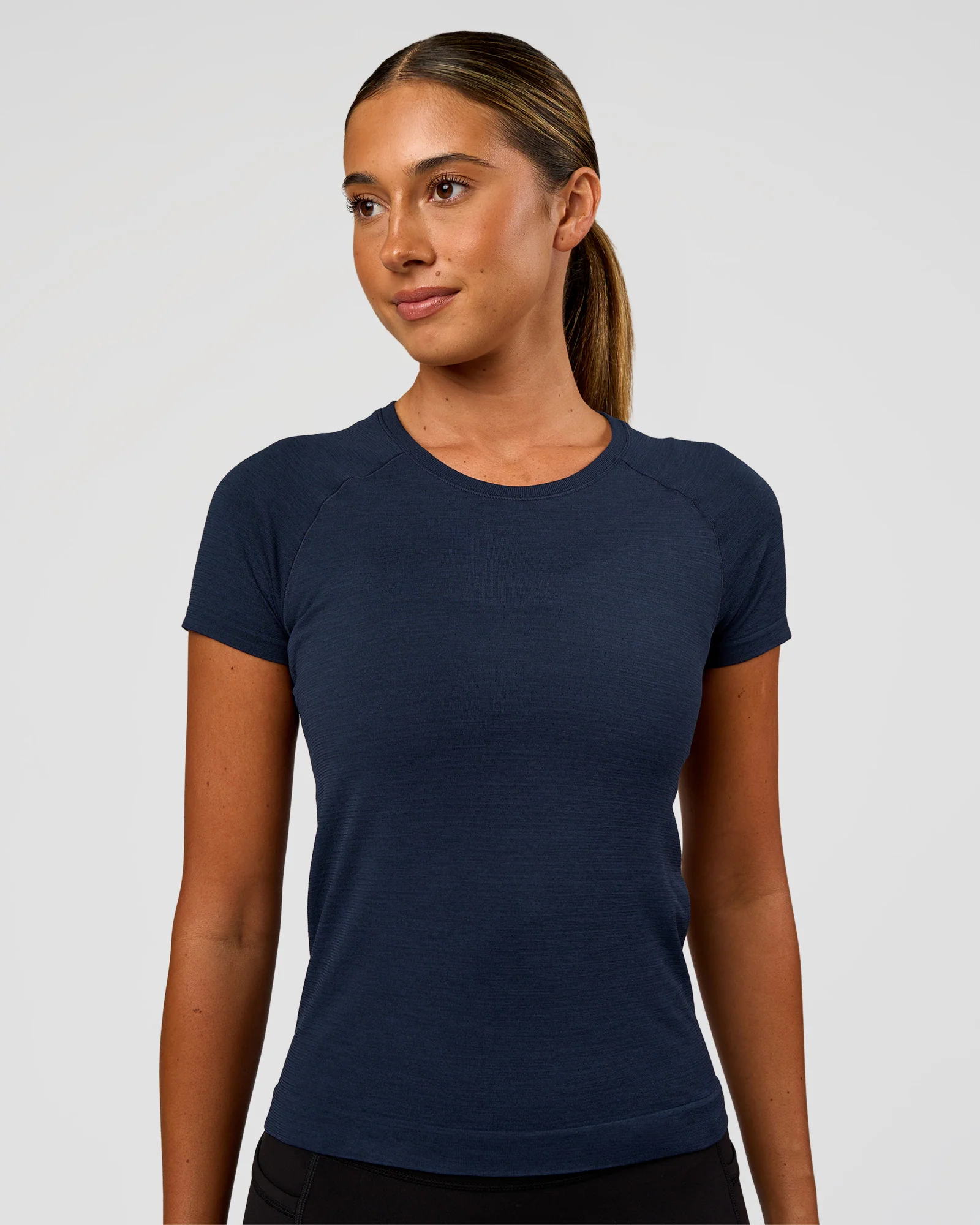 12825-aeroflx-seamless-tee-future-navy-future-navy-1.webp AeroFLX+ Seamless Tee - Future Navy/Future Navy
