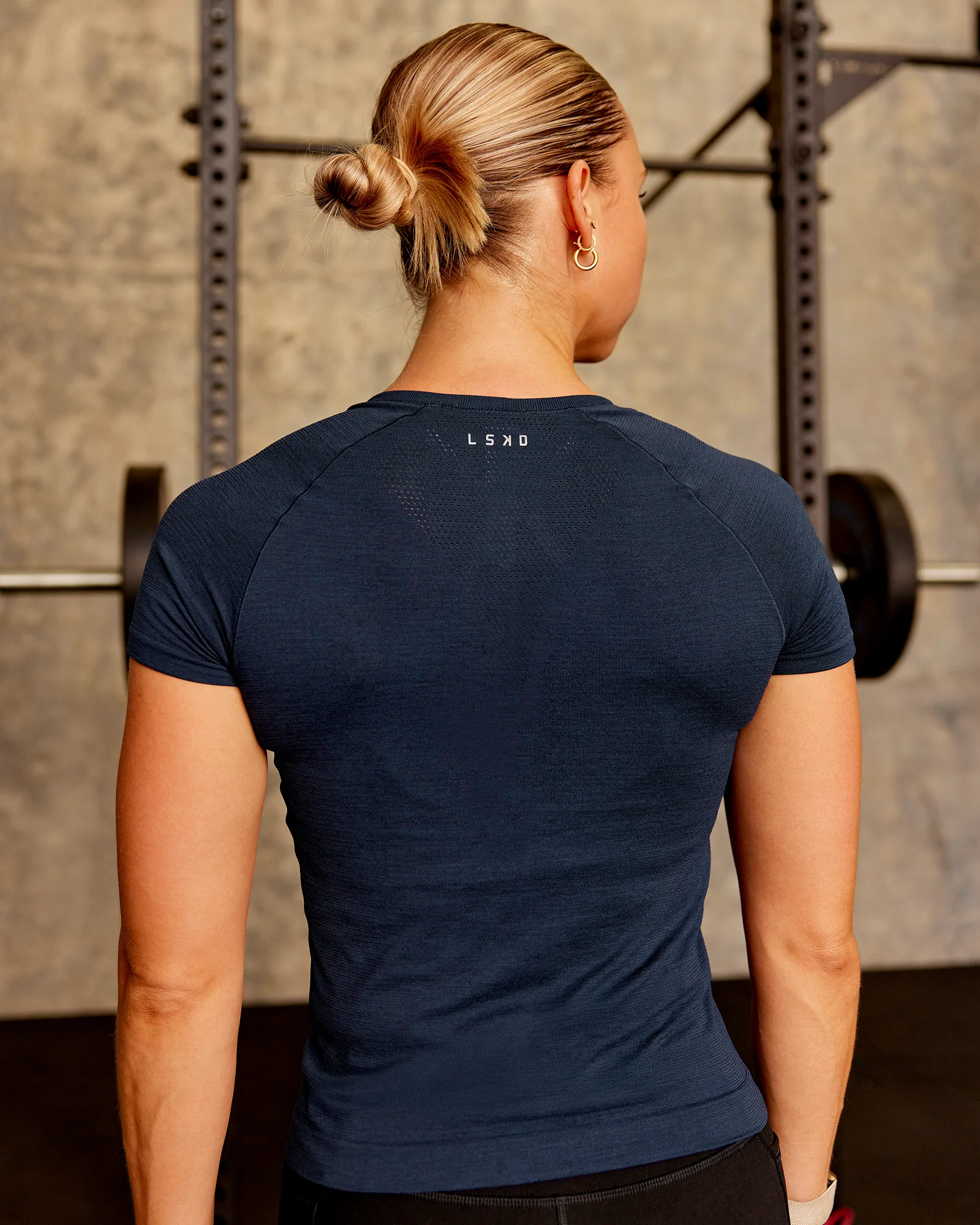 12825-aeroflx-seamless-tee-future-navy-future-navy-2.webp AeroFLX+ Seamless Tee - Future Navy/Future Navy