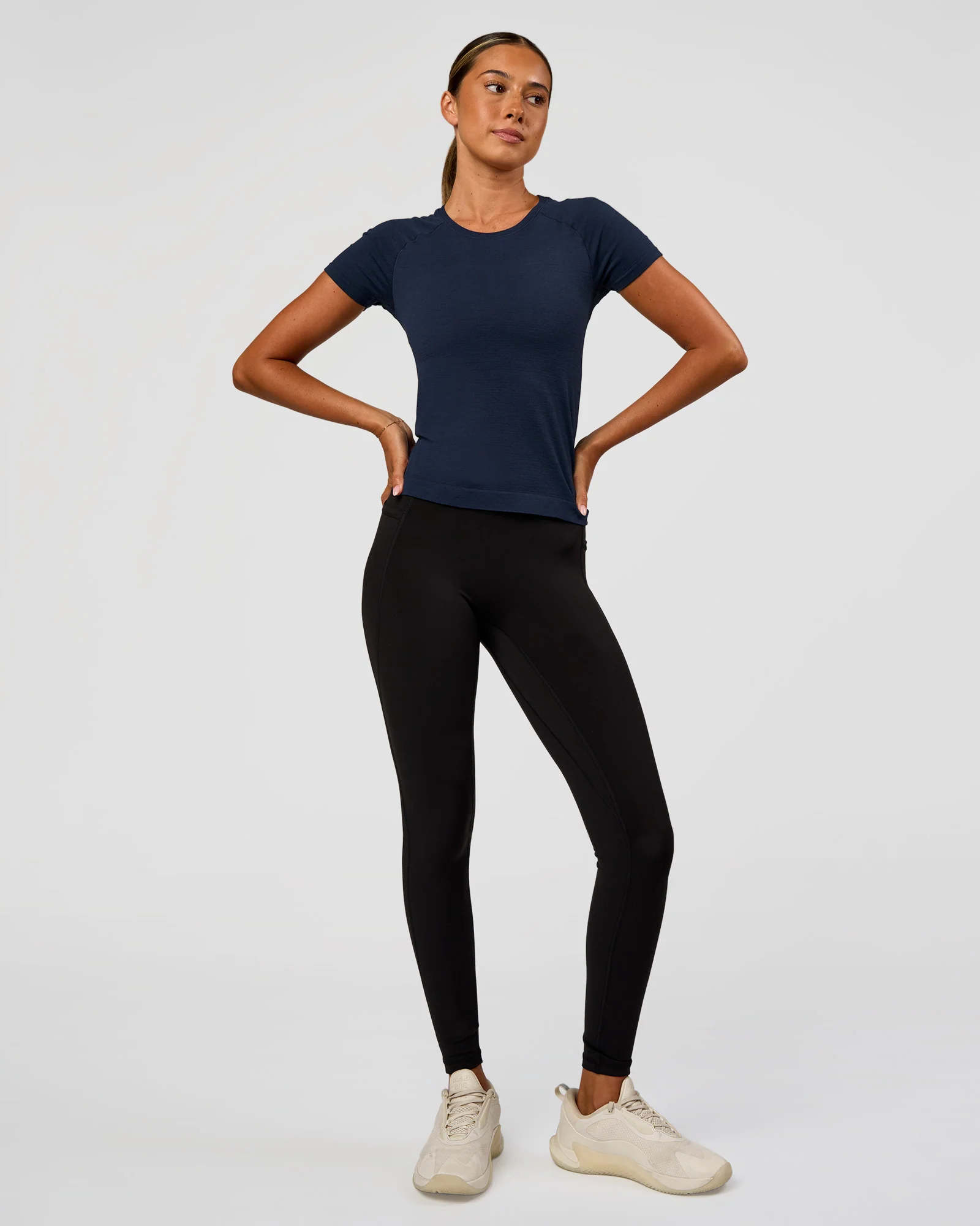 12825-aeroflx-seamless-tee-future-navy-future-navy-7.webp AeroFLX+ Seamless Tee - Future Navy/Future Navy