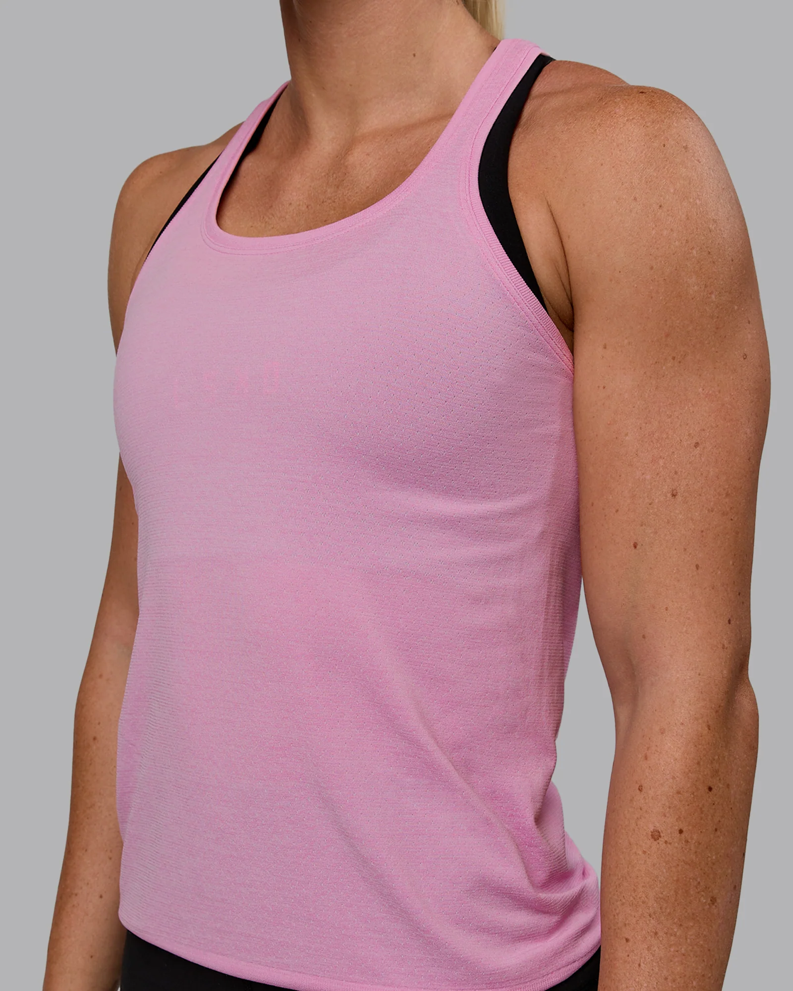 12833-aeroflx-seamless-tank-pirouette-bubblegum-1.webp AeroFLX+ Seamless Tank - Pirouette/Bubblegum