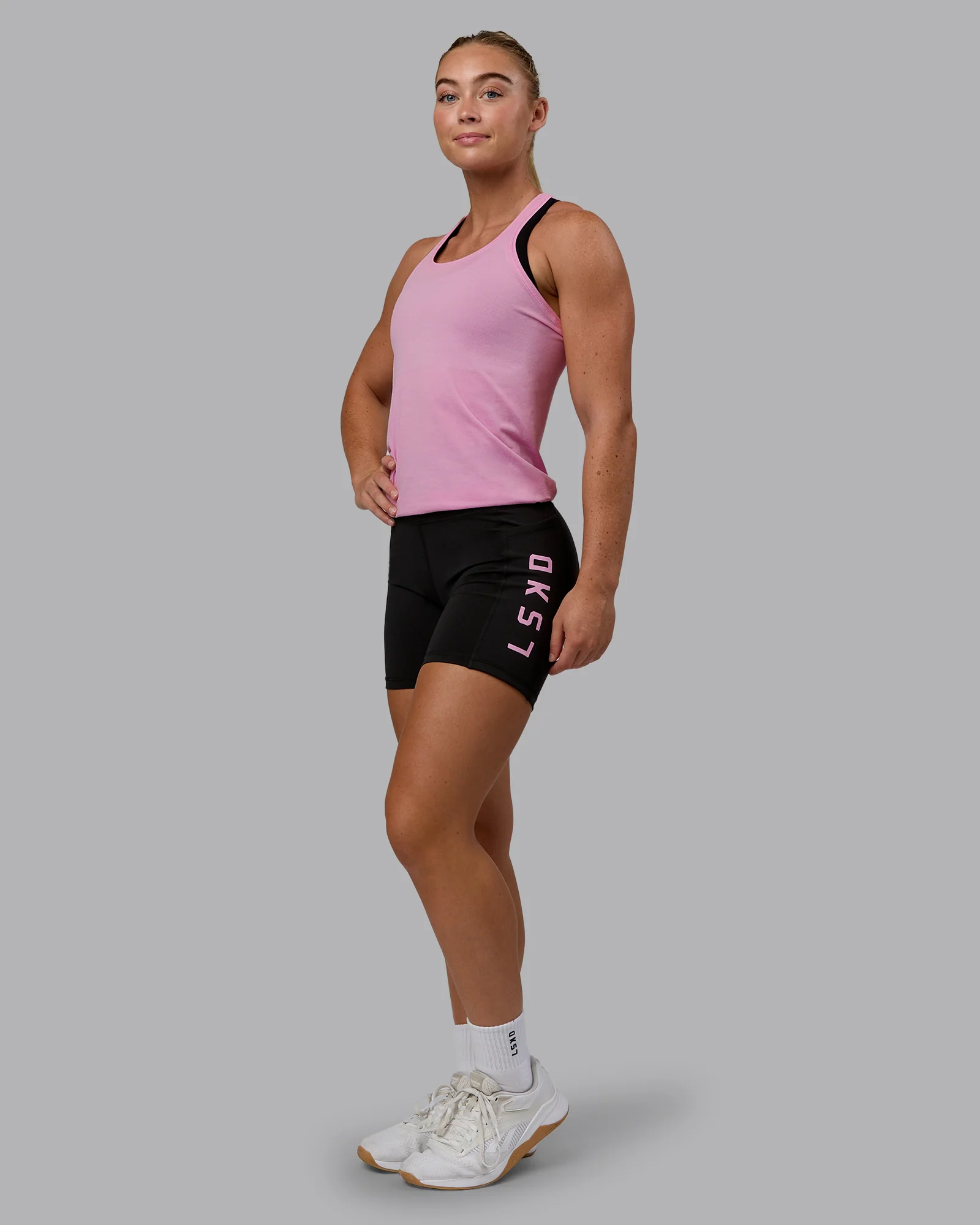 12833-aeroflx-seamless-tank-pirouette-bubblegum-3.webp AeroFLX+ Seamless Tank - Pirouette/Bubblegum
