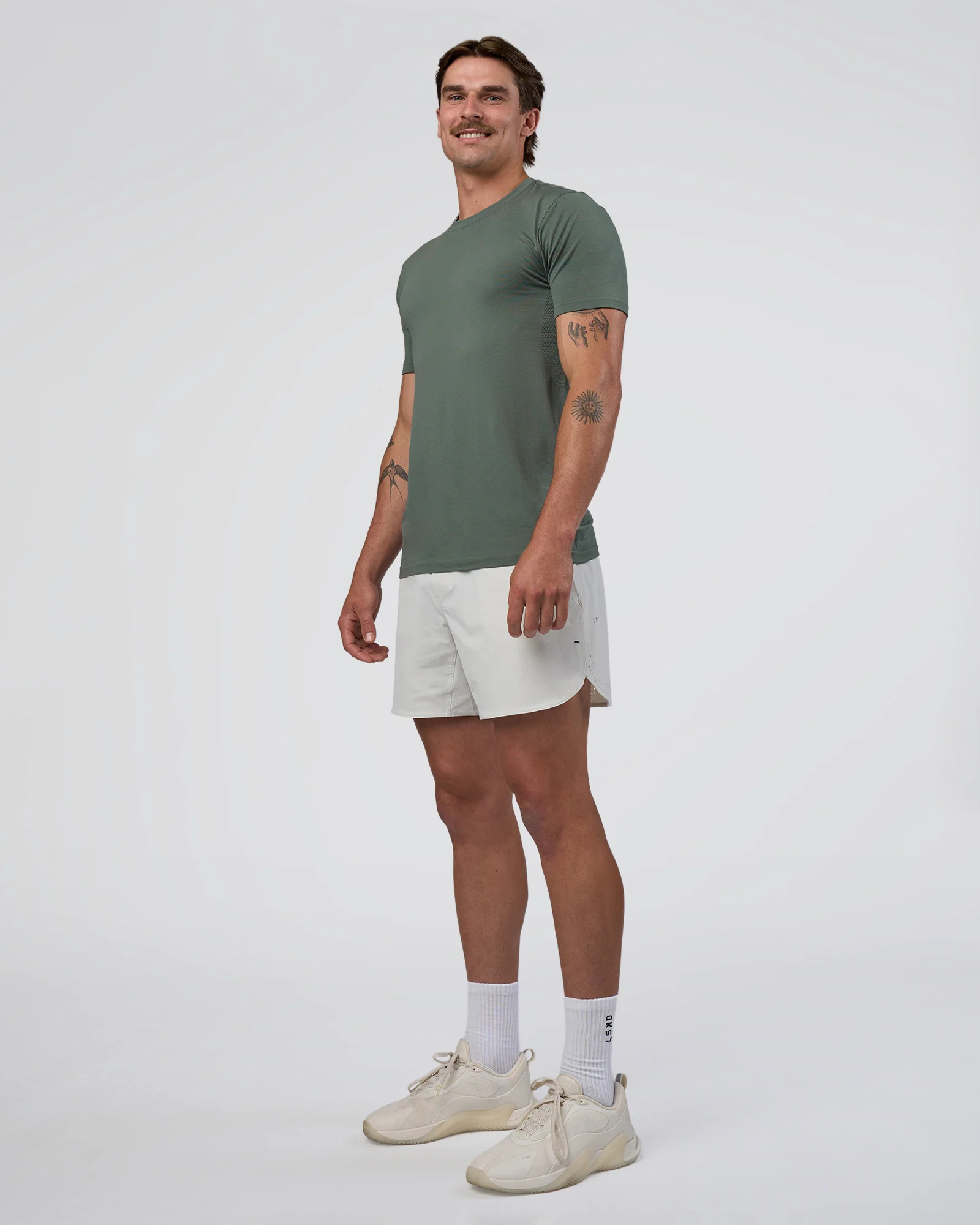 12857-aeroflx-seamless-set-in-tee-graphite-graphite-3.webp AeroFLX+ Seamless Set In Tee - Graphite/Graphite