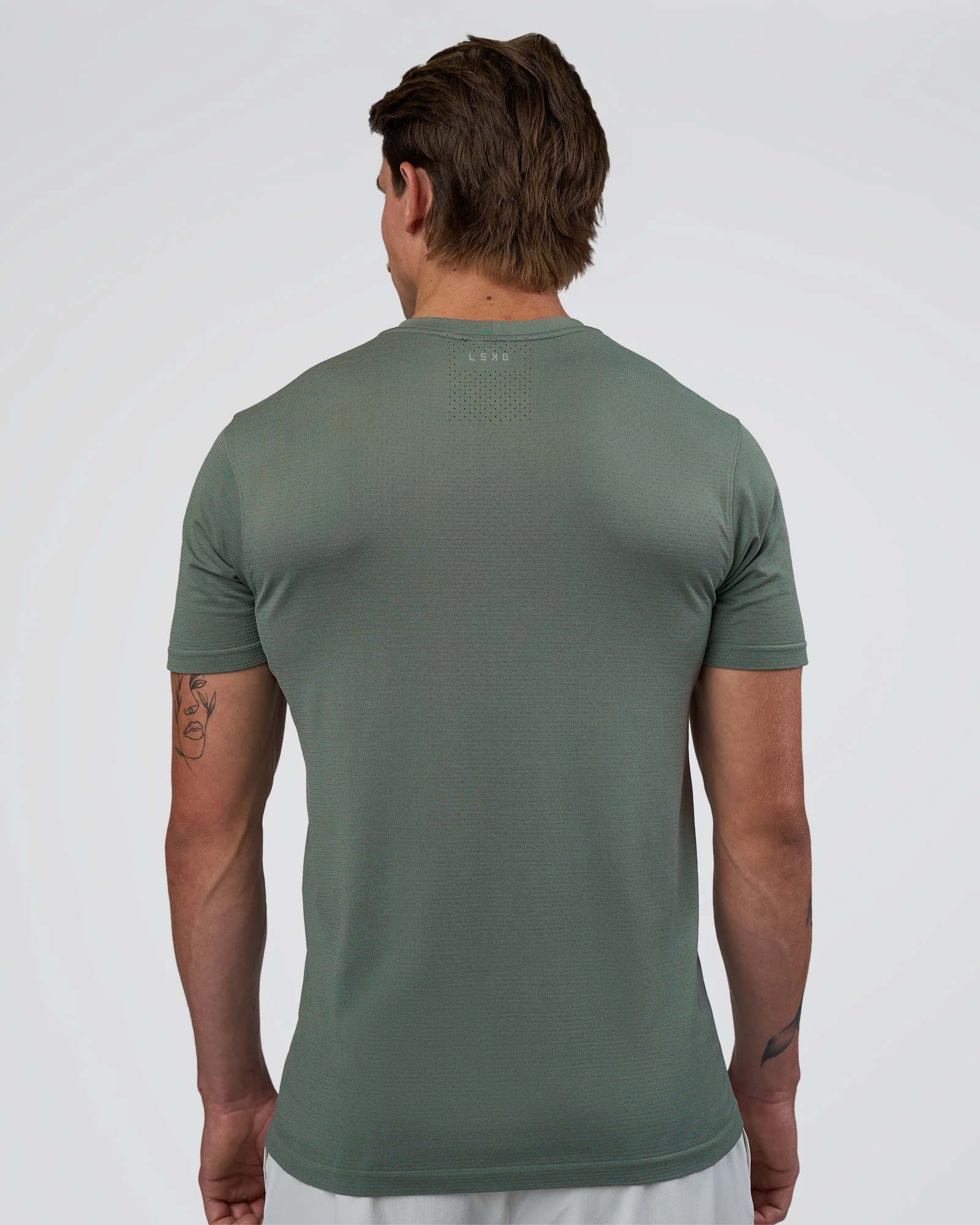12857-aeroflx-seamless-set-in-tee-graphite-graphite-4.webp AeroFLX+ Seamless Set In Tee - Graphite/Graphite