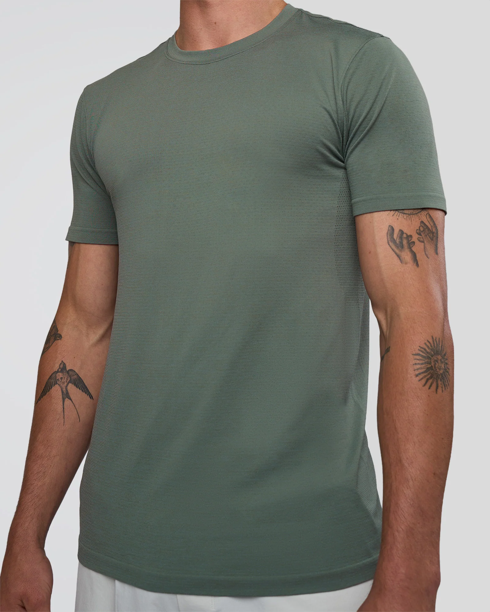 12857-aeroflx-seamless-set-in-tee-graphite-graphite-5.webp AeroFLX+ Seamless Set In Tee - Graphite/Graphite