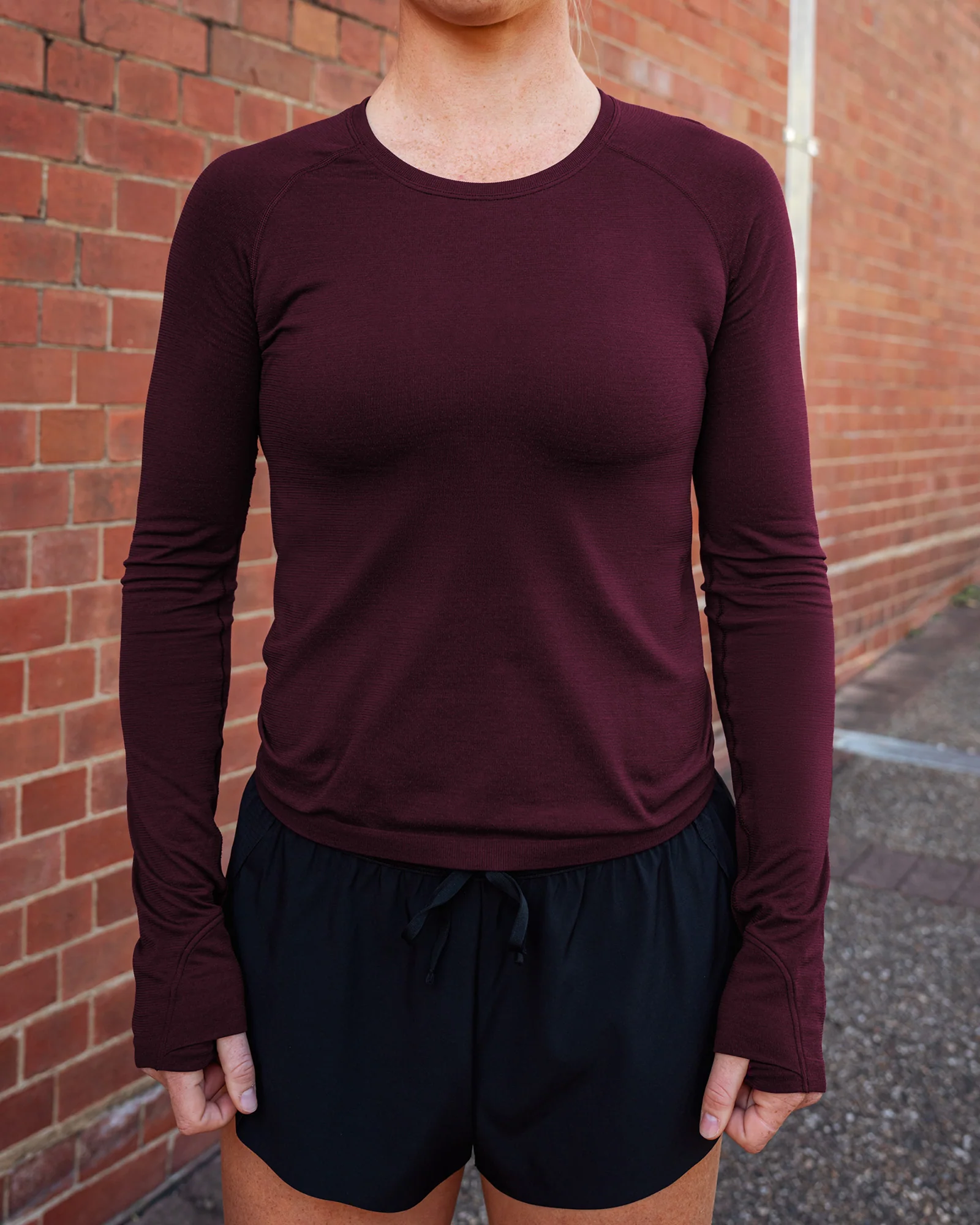 12881-aeroflx-seamless-long-sleeve-tee-cherry-lacquer-cherry-lacquer-2.webp AeroFLX+ Seamless Long Sleeve Tee - Cherry Lacquer/Cherry Lacquer