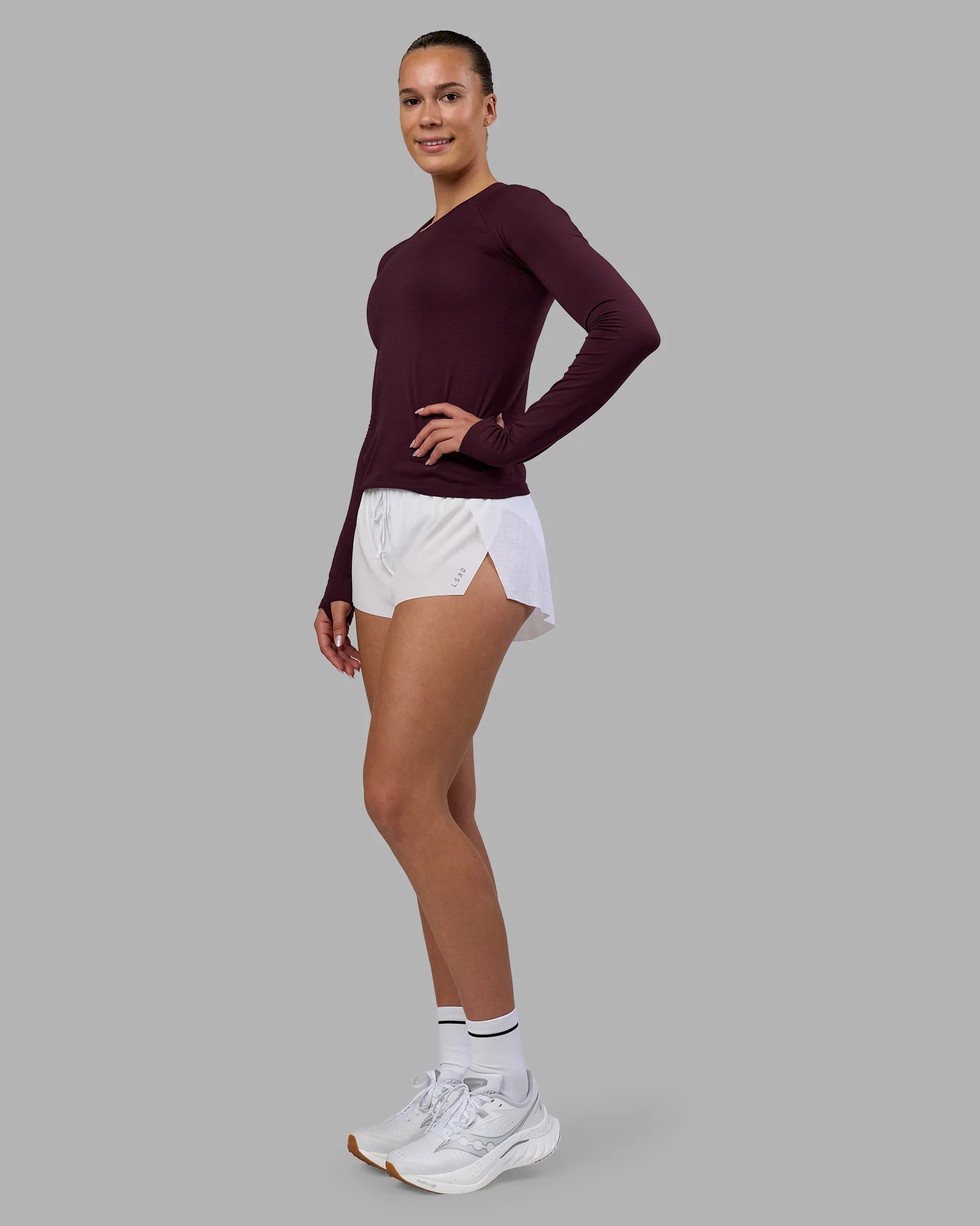 12881-aeroflx-seamless-long-sleeve-tee-cherry-lacquer-cherry-lacquer-3.webp AeroFLX+ Seamless Long Sleeve Tee - Cherry Lacquer/Cherry Lacquer