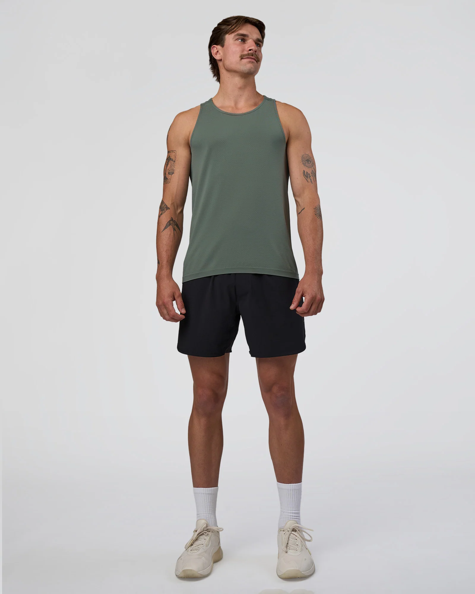 12897-aeroflx-seamless-tank-graphite-graphite-3.webp AeroFLX+ Seamless Tank - Graphite/Graphite