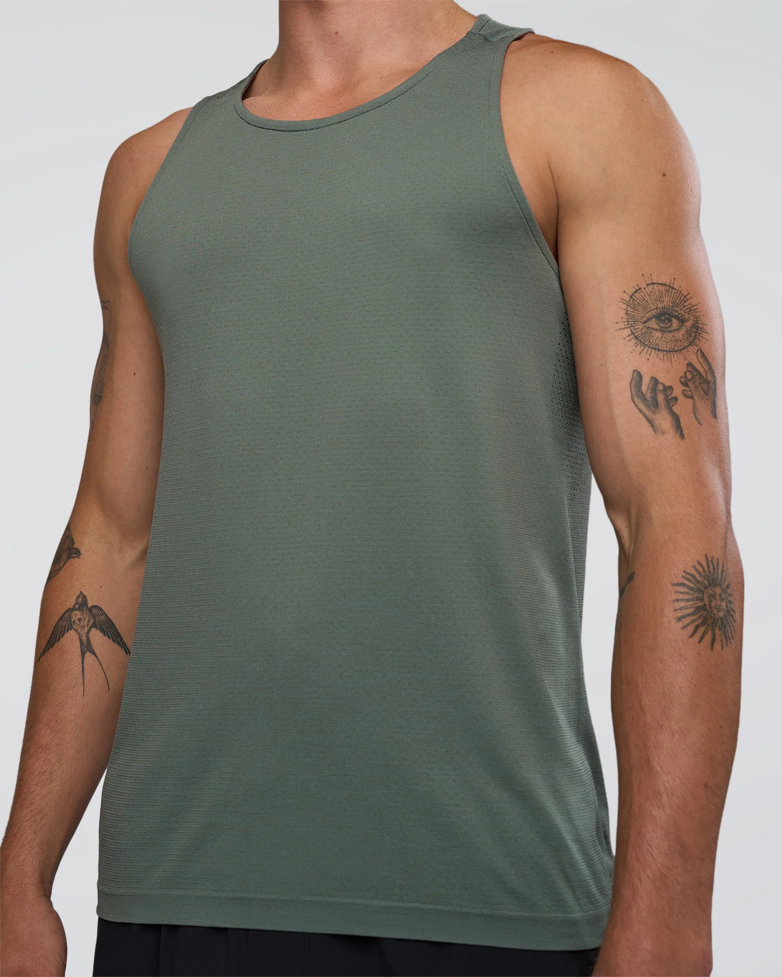 12897-aeroflx-seamless-tank-graphite-graphite-5.webp AeroFLX+ Seamless Tank - Graphite/Graphite
