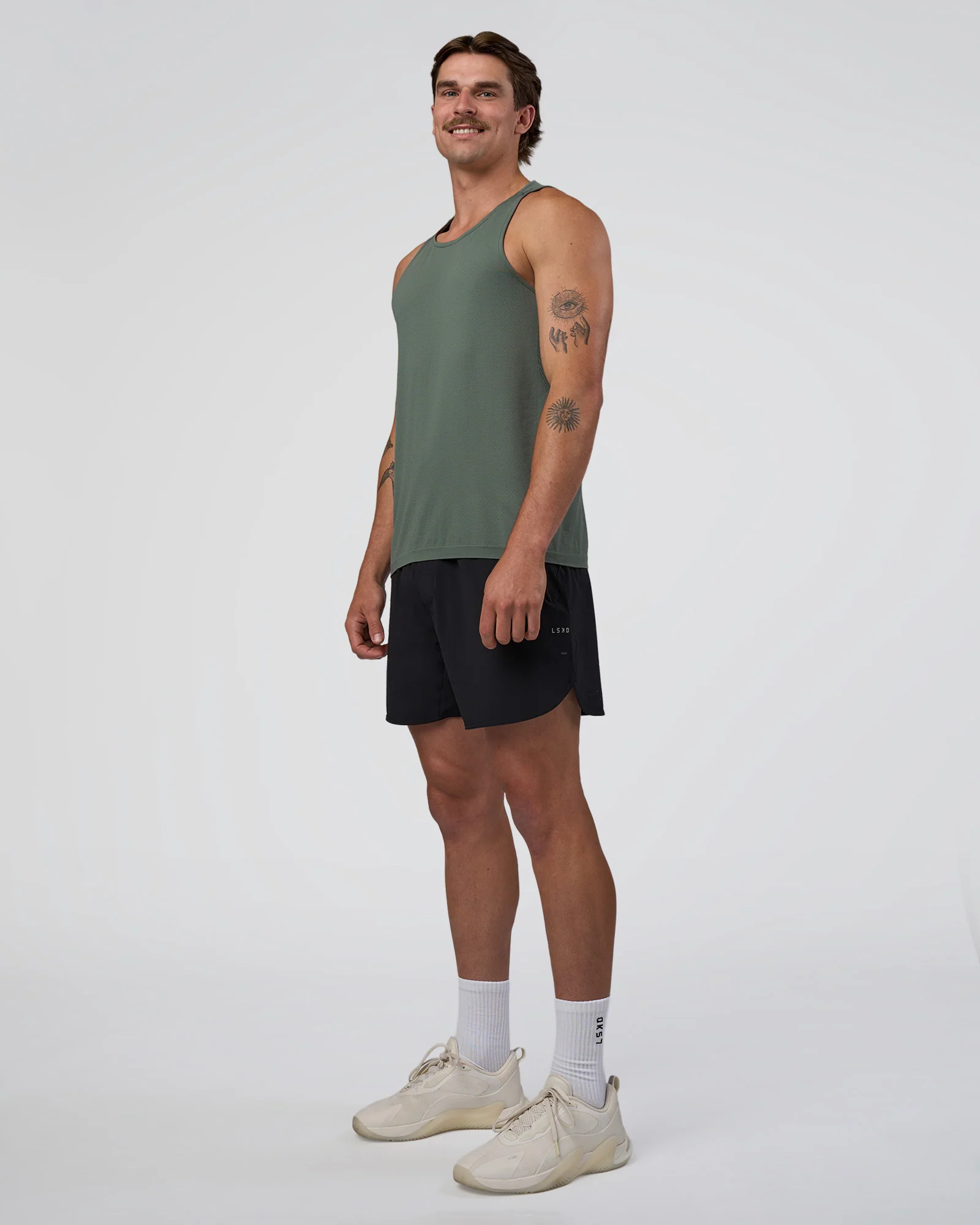 12897-aeroflx-seamless-tank-graphite-graphite-6.webp AeroFLX+ Seamless Tank - Graphite/Graphite