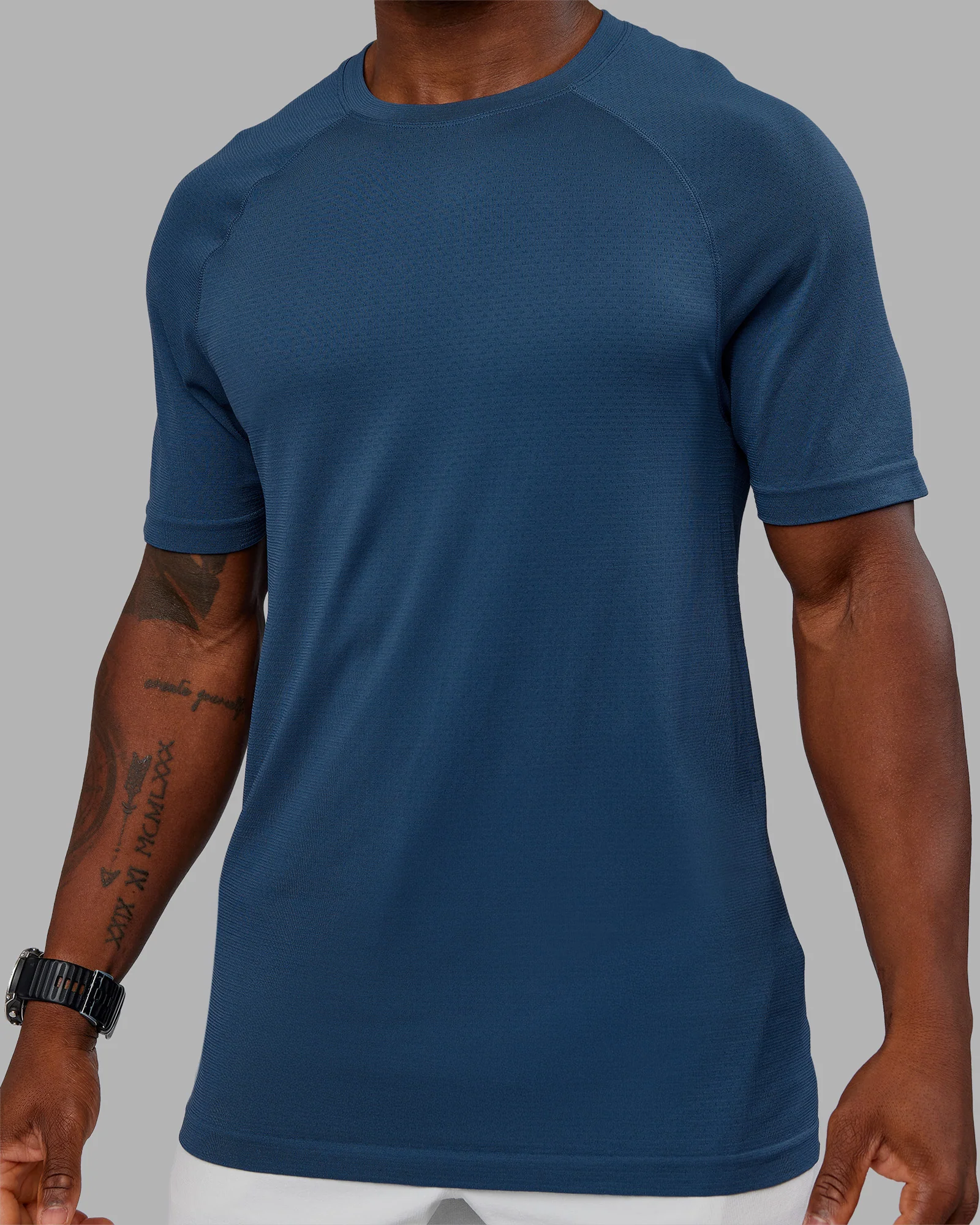 12937-aeroflx-seamless-tee-indigo-indigo-3.webp AeroFLX+ Seamless Tee - Indigo/Indigo