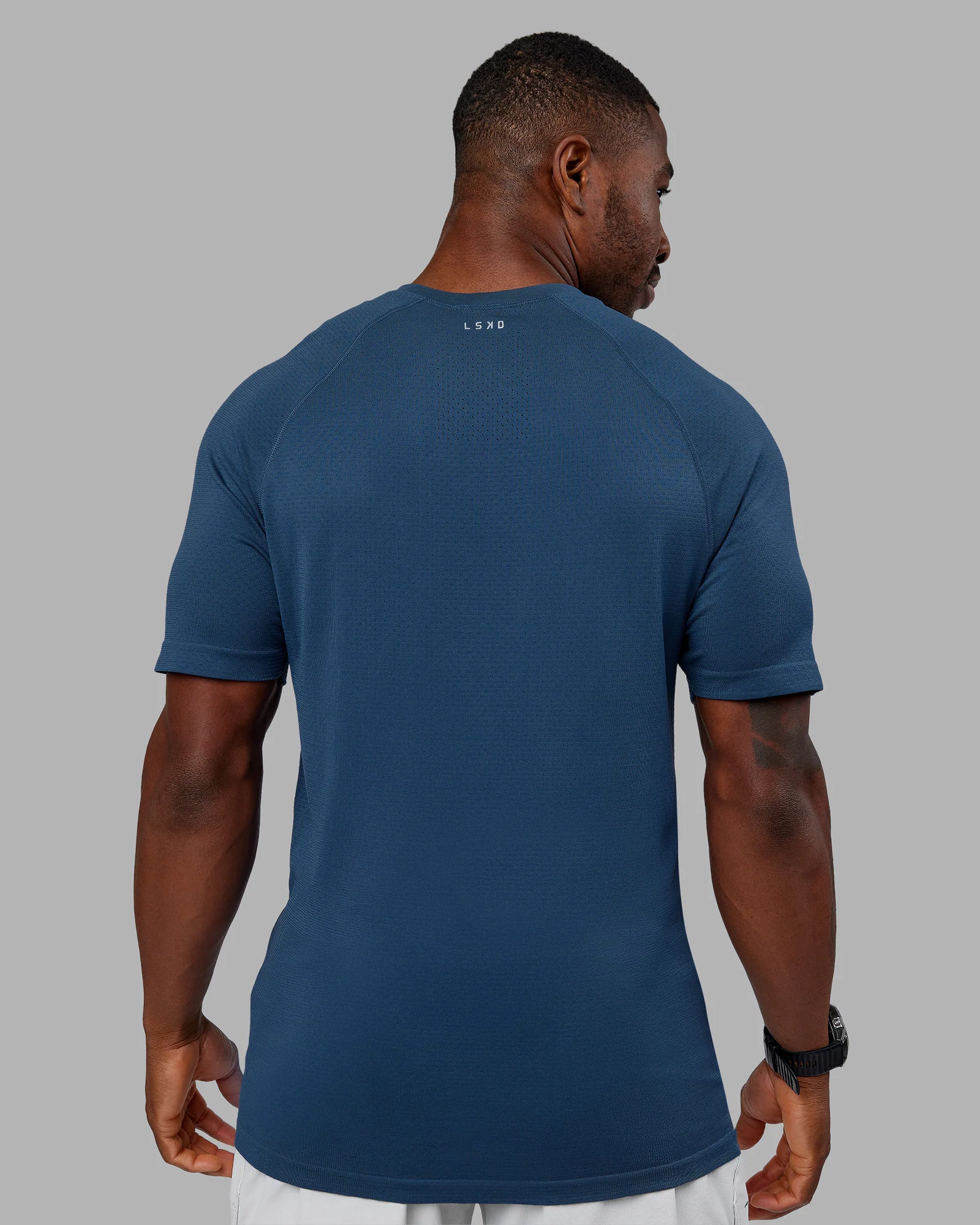 12937-aeroflx-seamless-tee-indigo-indigo-4.webp AeroFLX+ Seamless Tee - Indigo/Indigo