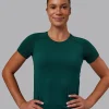 12969-aeroflx-seamless-tee-dark-moss-dark-moss-1.webp AeroFLX+ Seamless Tee - Dark Moss/Dark Moss
