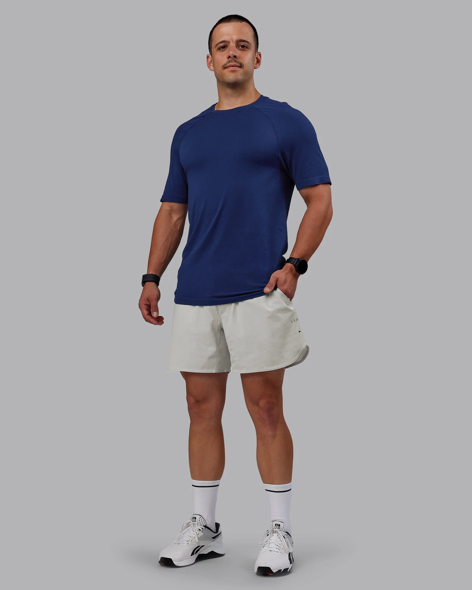 12985-aeroflx-seamless-tee-midnight-blue-midnight-blue-1.webp AeroFLX+ Seamless Tee - Midnight Blue/Midnight Blue