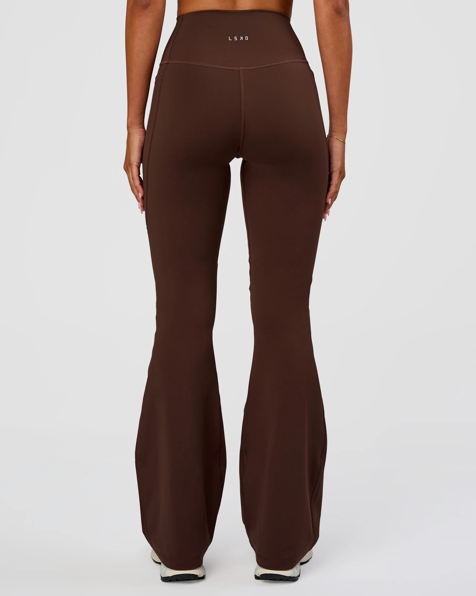130-fusion-ultra-high-rise-flared-legging-pockets-hot-chocolate-4.webp Fusion Ultra High-Rise Flared Legging Pockets - Hot Chocolate