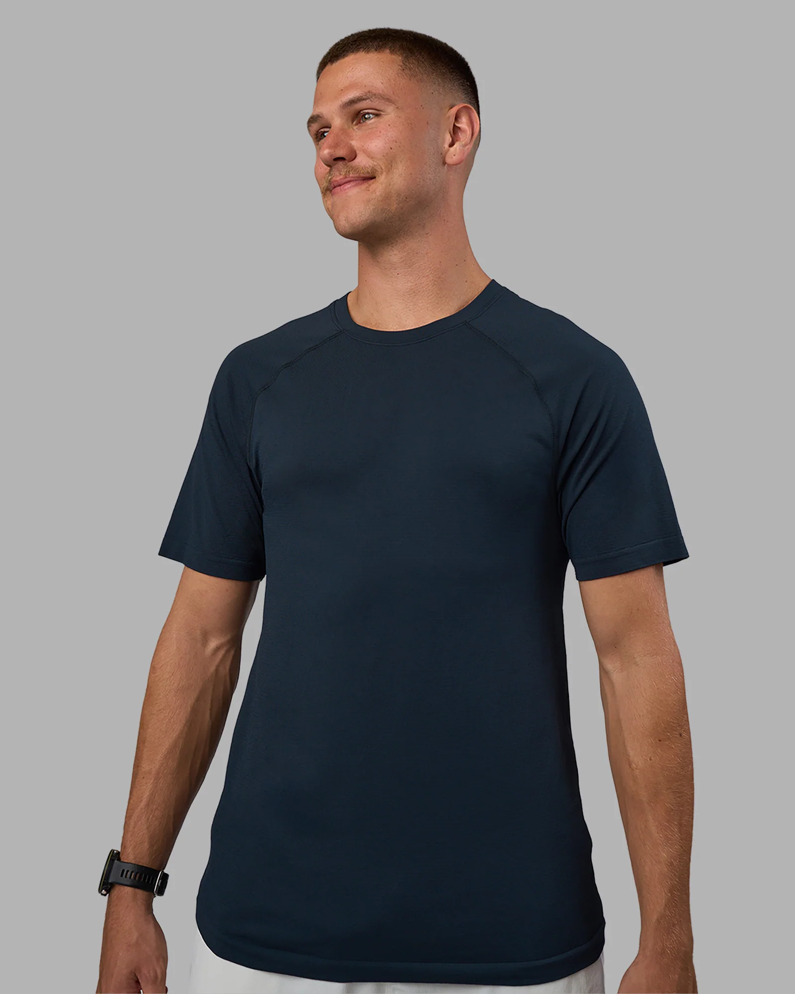 13025-aeroflx-seamless-tee-navy-navy-1.webp AeroFLX+ Seamless Tee - Navy/Navy