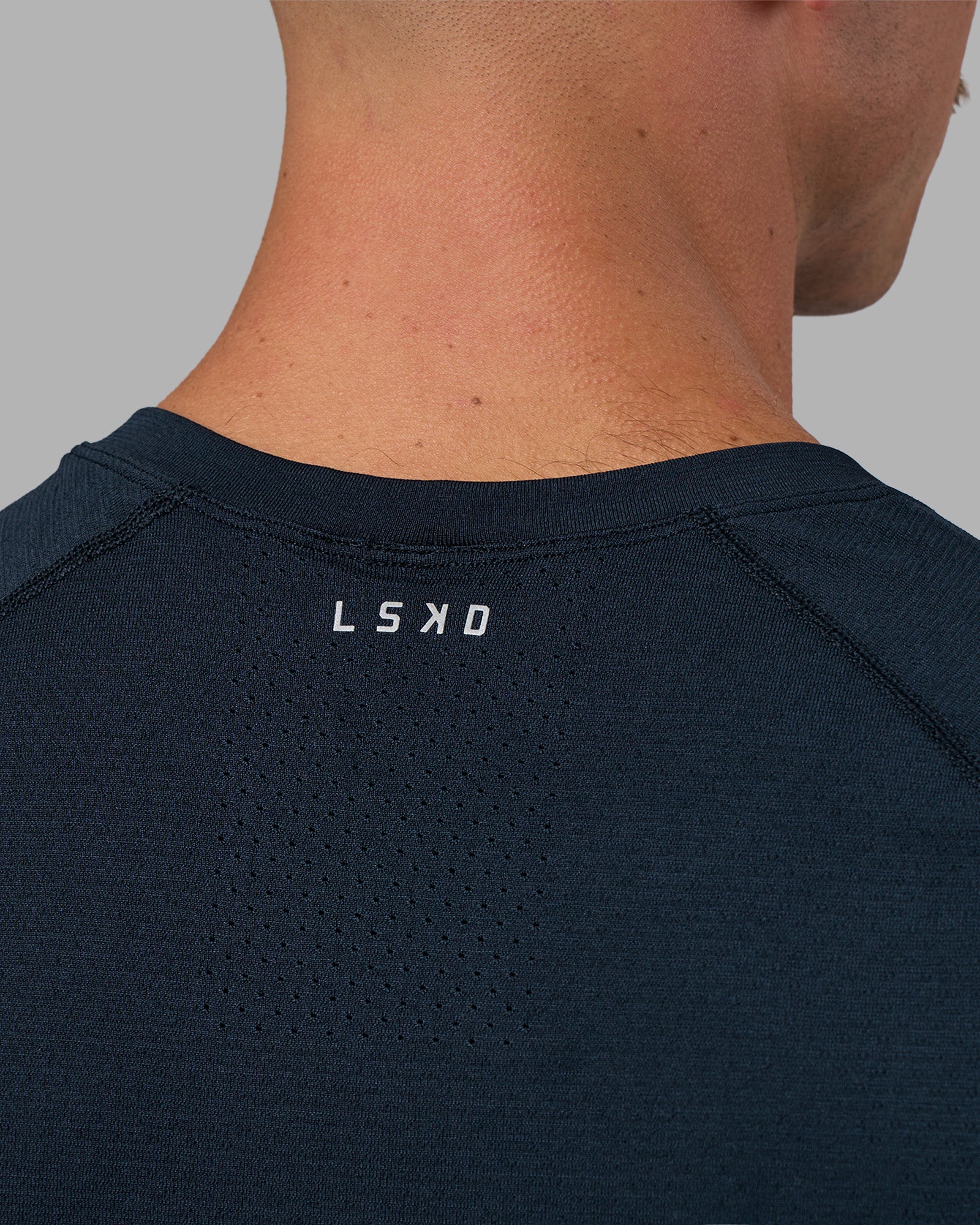 13025-aeroflx-seamless-tee-navy-navy-4.jpg AeroFLX+ Seamless Tee - Navy/Navy