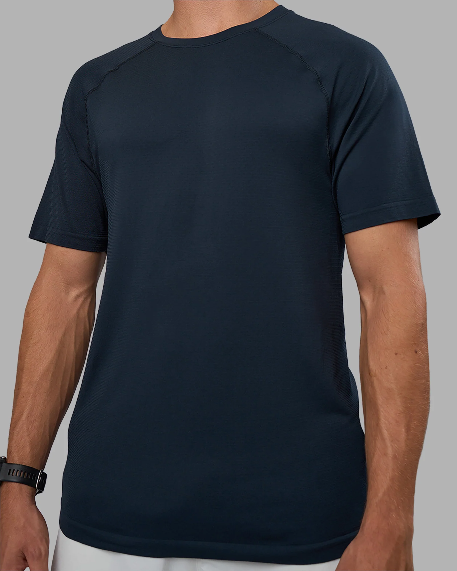 13025-aeroflx-seamless-tee-navy-navy-6.webp AeroFLX+ Seamless Tee - Navy/Navy