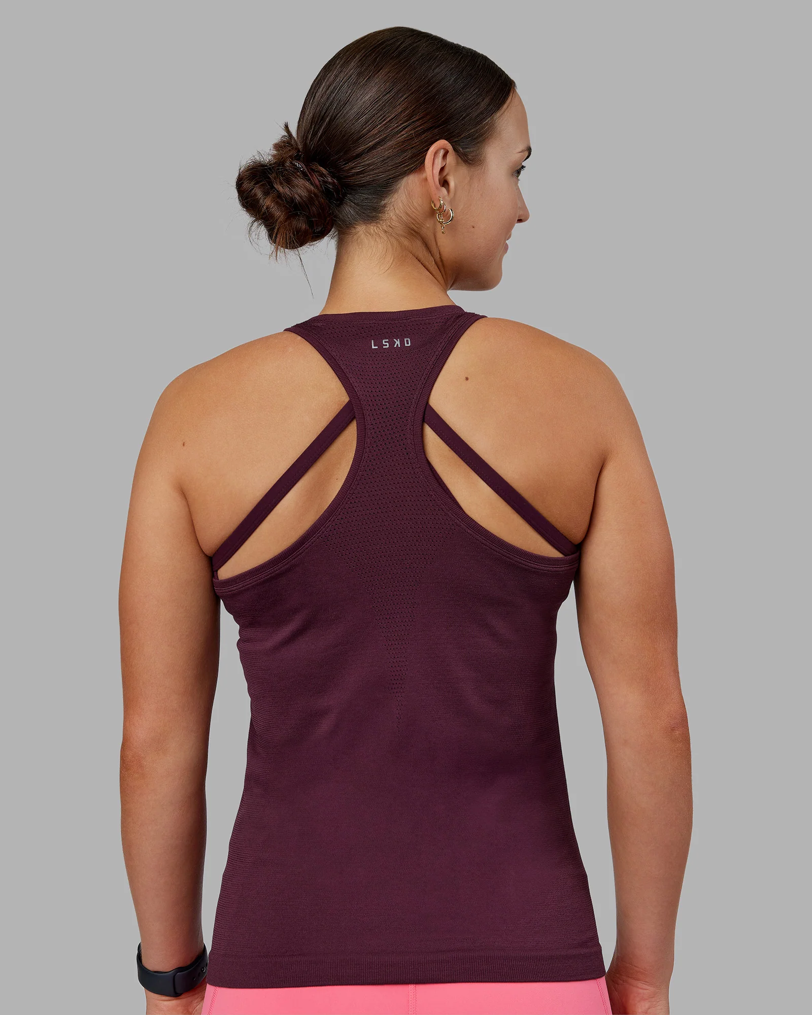 13033-aeroflx-seamless-tank-cherry-lacquer-cherry-lacquer-2.webp AeroFLX+ Seamless Tank - Cherry Lacquer/Cherry Lacquer