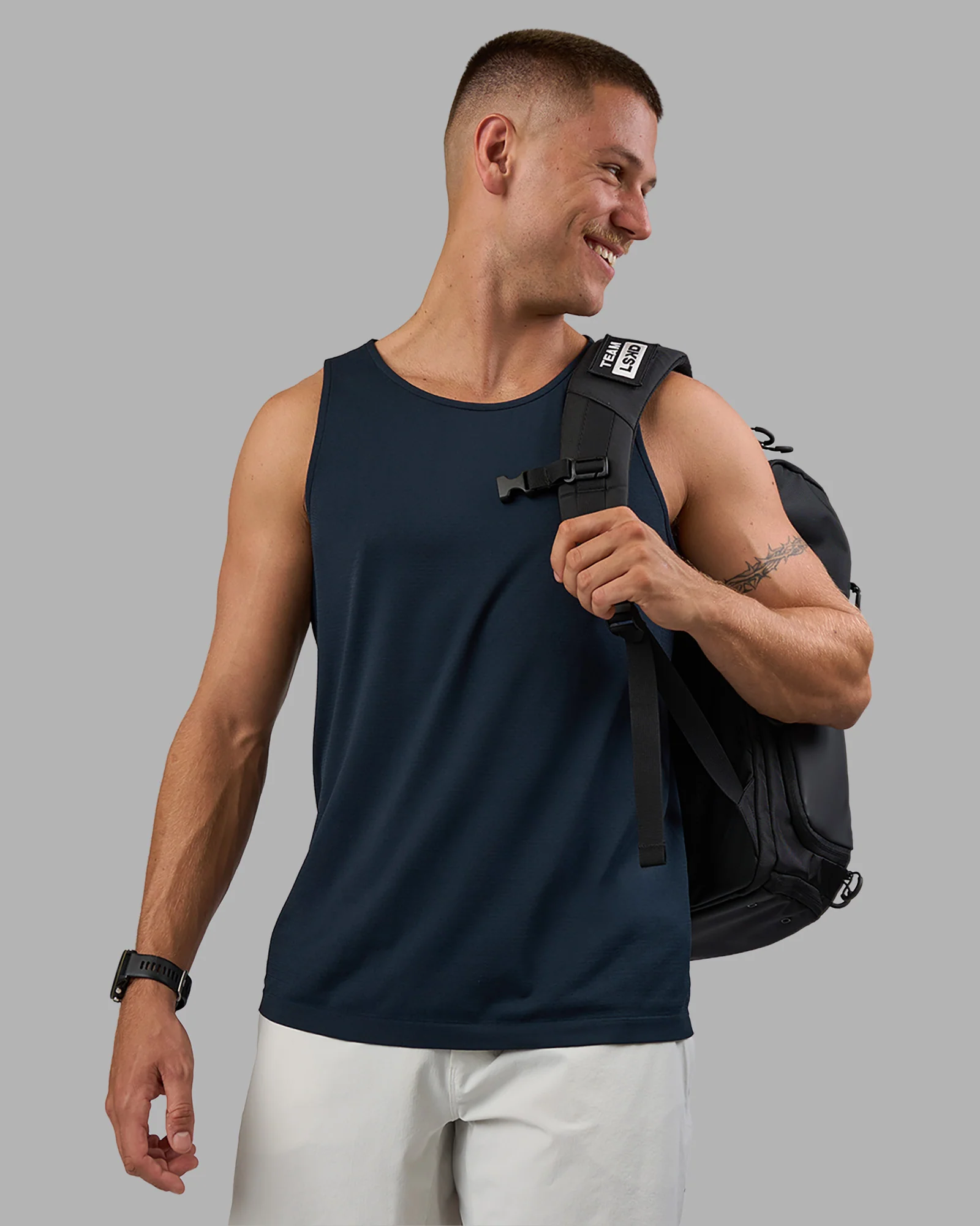AeroFLX+ Seamless Tank - Navy/Navy