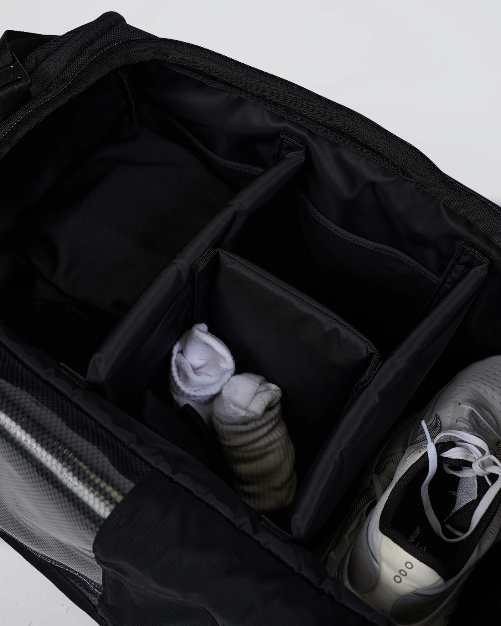 1310-functional-training-duffle-black-11.webp Functional Training Duffle - Black