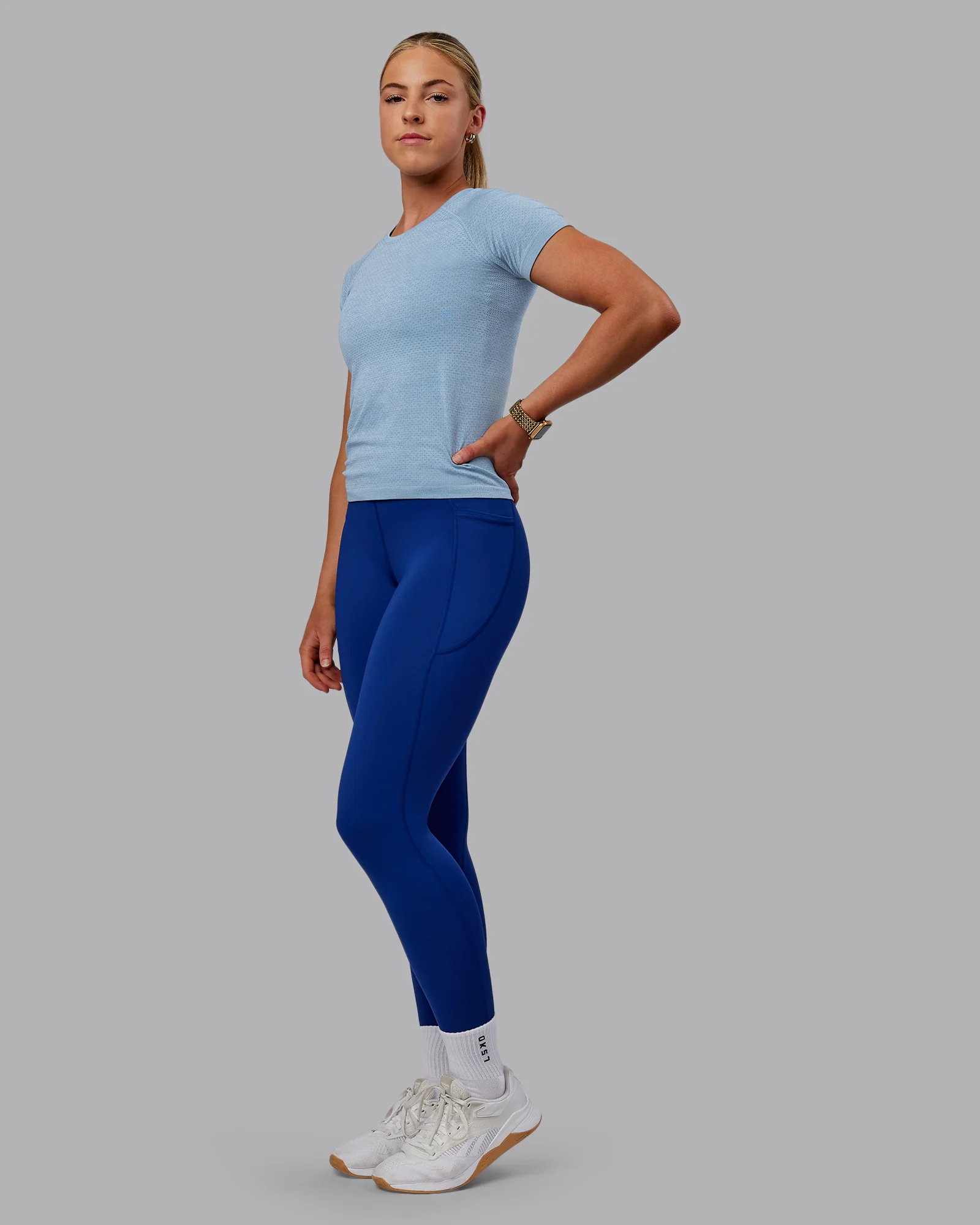 13114-aeroflx-seamless-tee-elemental-blue-ice-blue-2.webp AeroFLX+ Seamless Tee - Elemental Blue/Ice Blue