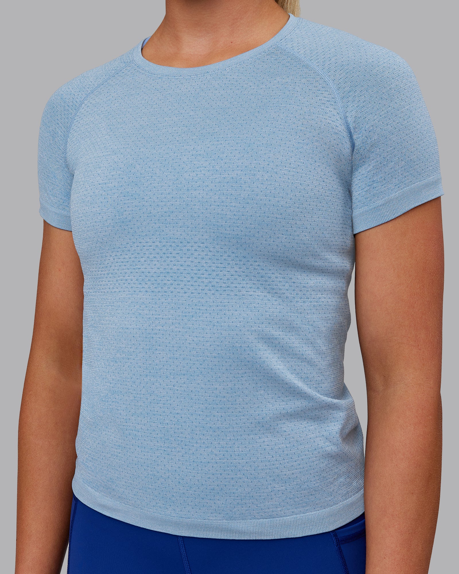 13114-aeroflx-seamless-tee-elemental-blue-ice-blue-7.jpg AeroFLX+ Seamless Tee - Elemental Blue/Ice Blue