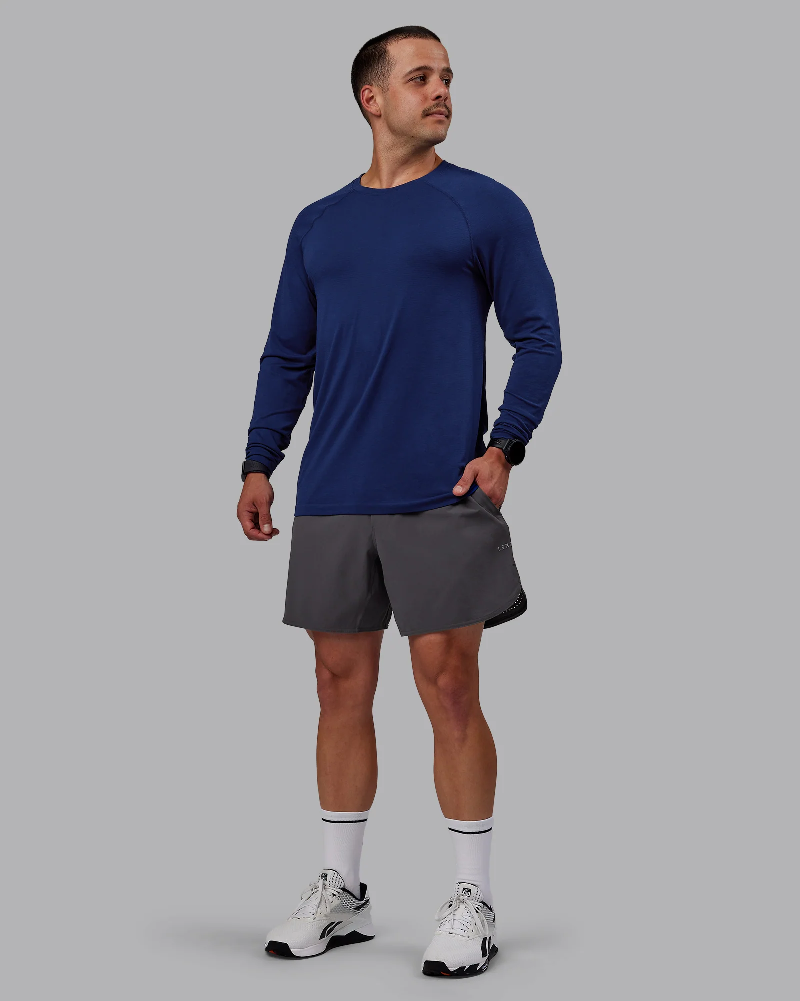 13122-aeroflx-seamless-long-sleeve-tee-midnight-blue-midnight-blue-1.webp AeroFLX+ Seamless Long Sleeve Tee - Midnight Blue/Midnight Blue