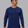 13122-aeroflx-seamless-long-sleeve-tee-midnight-blue-midnight-blue-2.webp AeroFLX+ Seamless Long Sleeve Tee - Midnight Blue/Midnight Blue