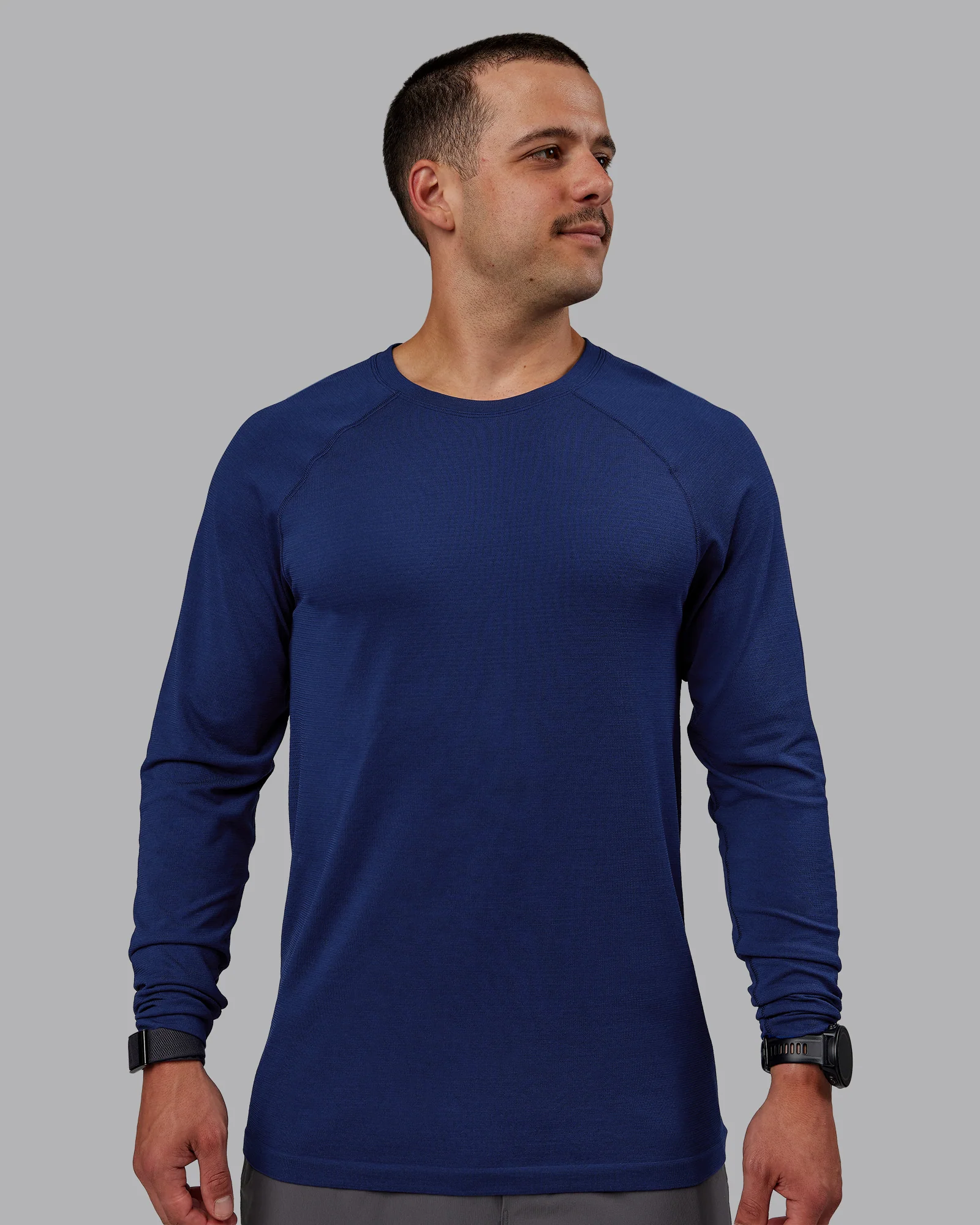 13122-aeroflx-seamless-long-sleeve-tee-midnight-blue-midnight-blue-2.webp AeroFLX+ Seamless Long Sleeve Tee - Midnight Blue/Midnight Blue