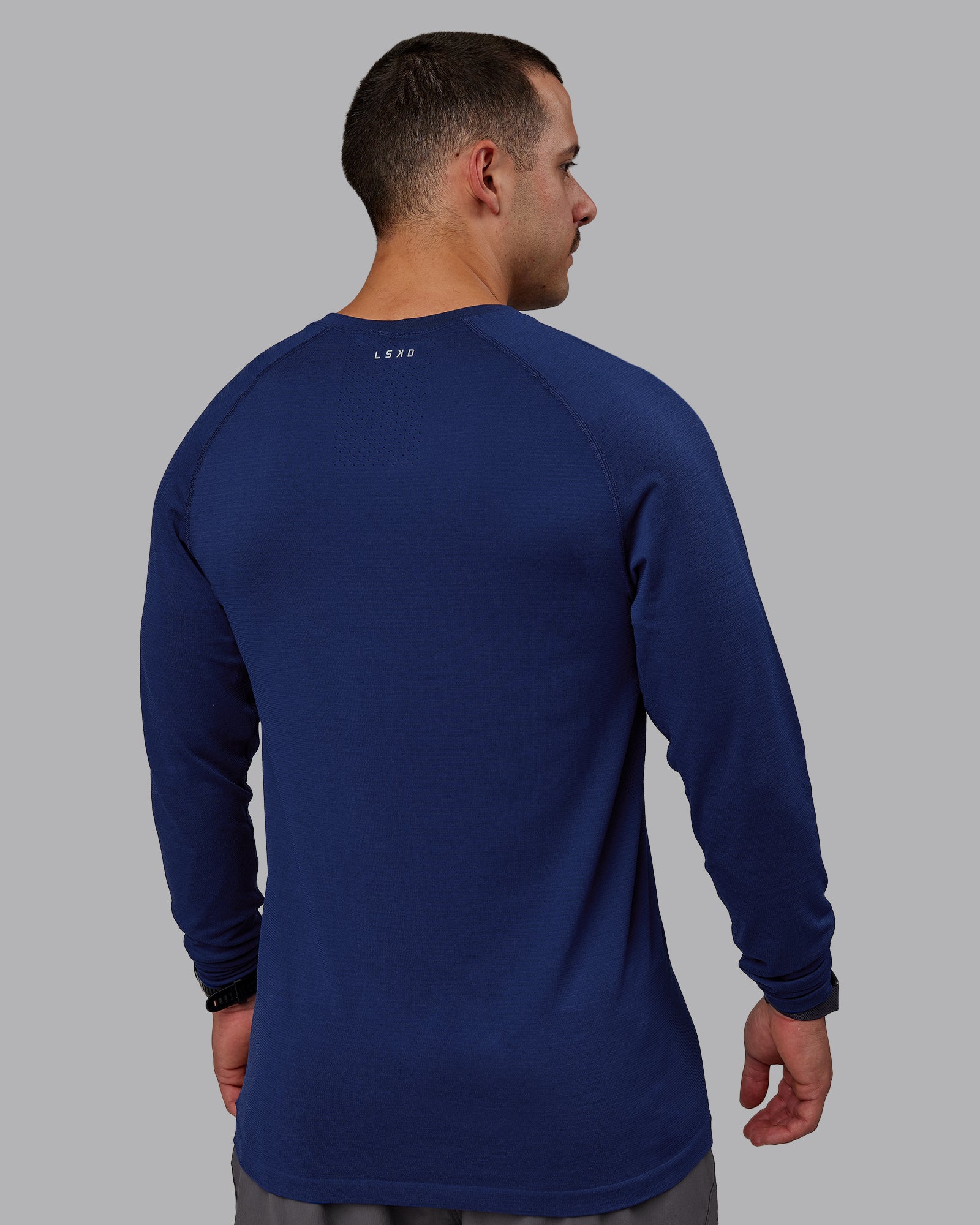 13122-aeroflx-seamless-long-sleeve-tee-midnight-blue-midnight-blue-4.jpg AeroFLX+ Seamless Long Sleeve Tee - Midnight Blue/Midnight Blue