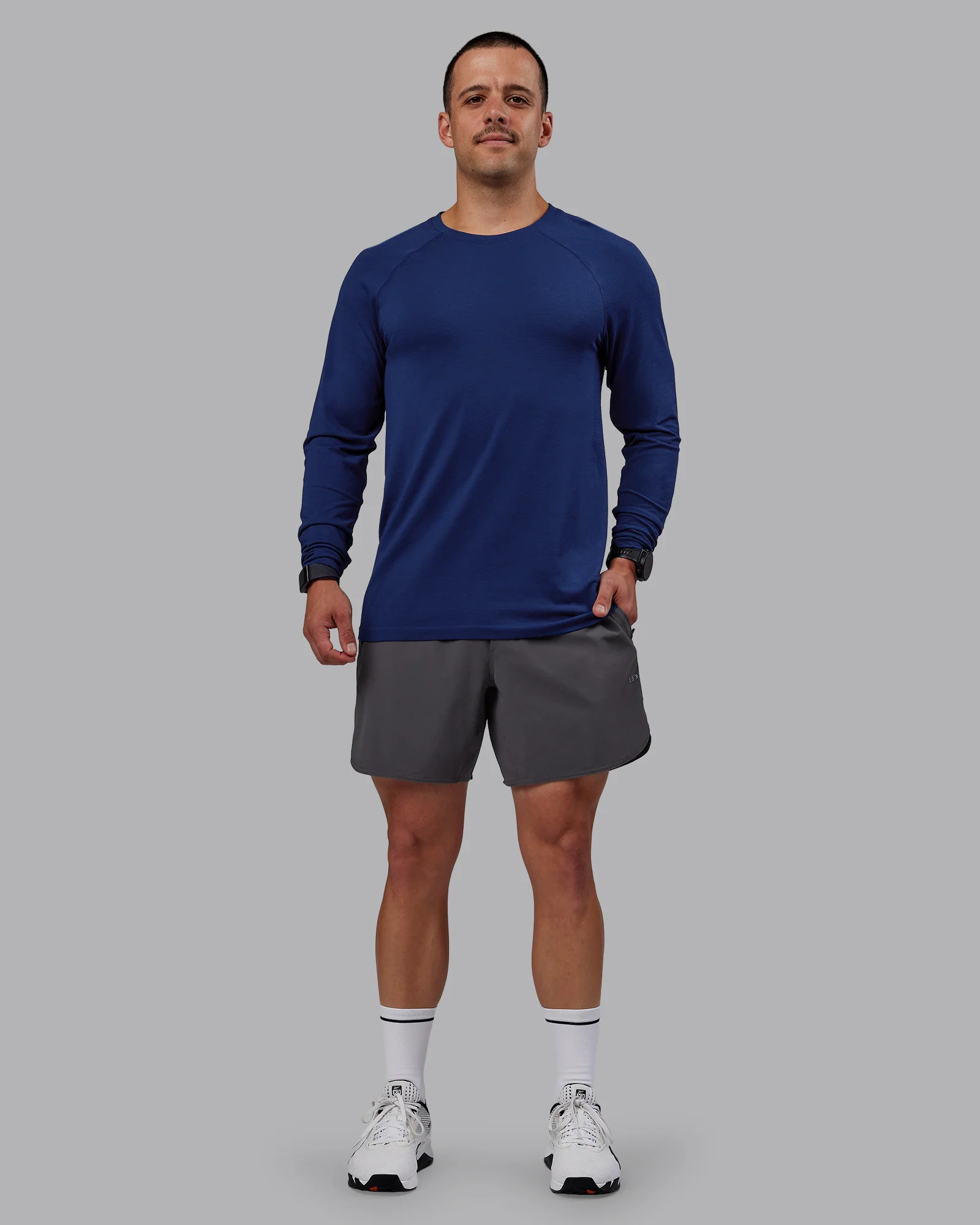 13122-aeroflx-seamless-long-sleeve-tee-midnight-blue-midnight-blue-5.webp AeroFLX+ Seamless Long Sleeve Tee - Midnight Blue/Midnight Blue