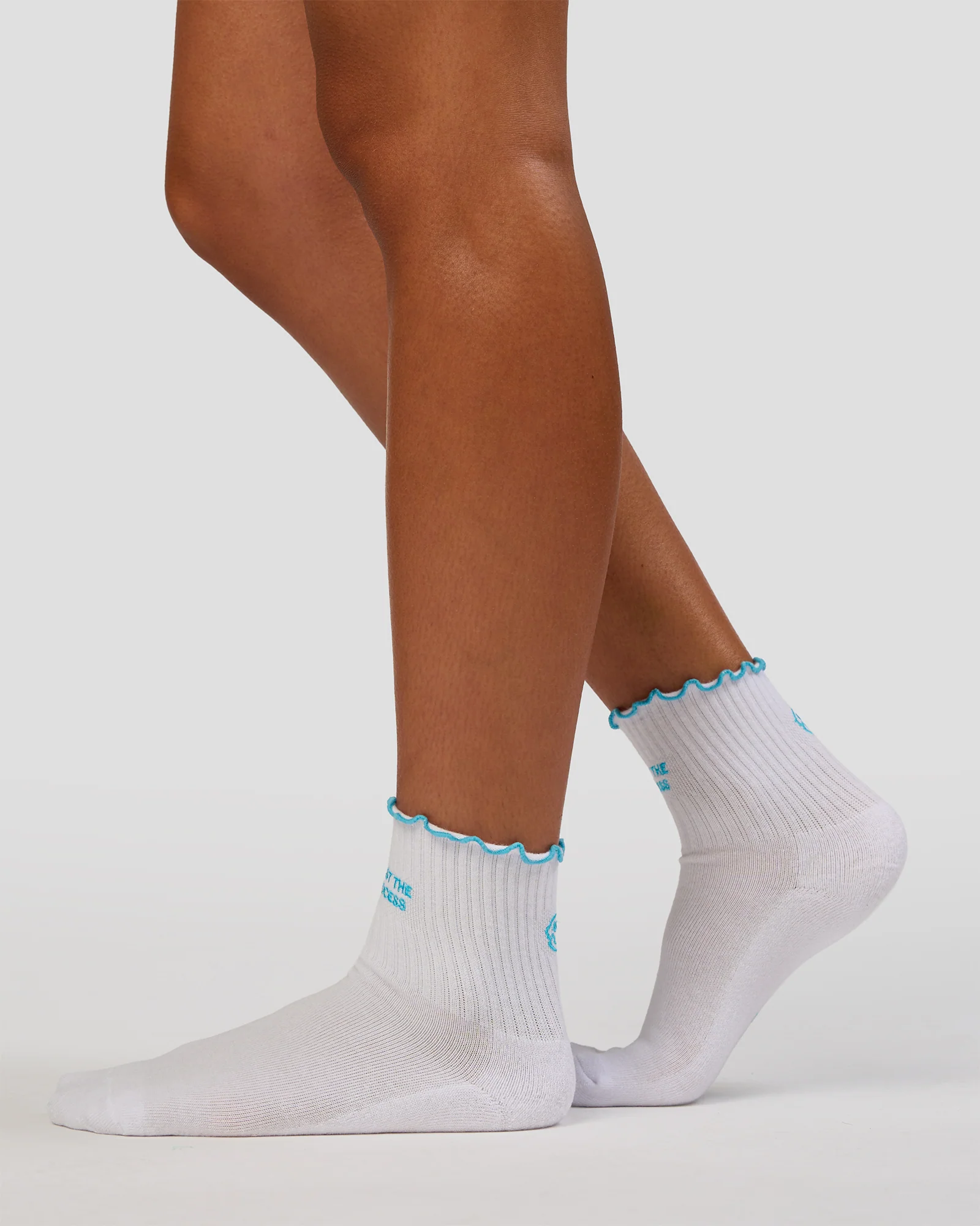 1314-trust-the-process-frill-quarter-sock-white-baltic-sea-1.webp Trust The Process Frill Quarter Sock - White-Baltic Sea