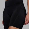 13682-elite-run-high-rise-7-short-pockets-black-1.webp Elite Run High-Rise 7" Short Pockets - Black