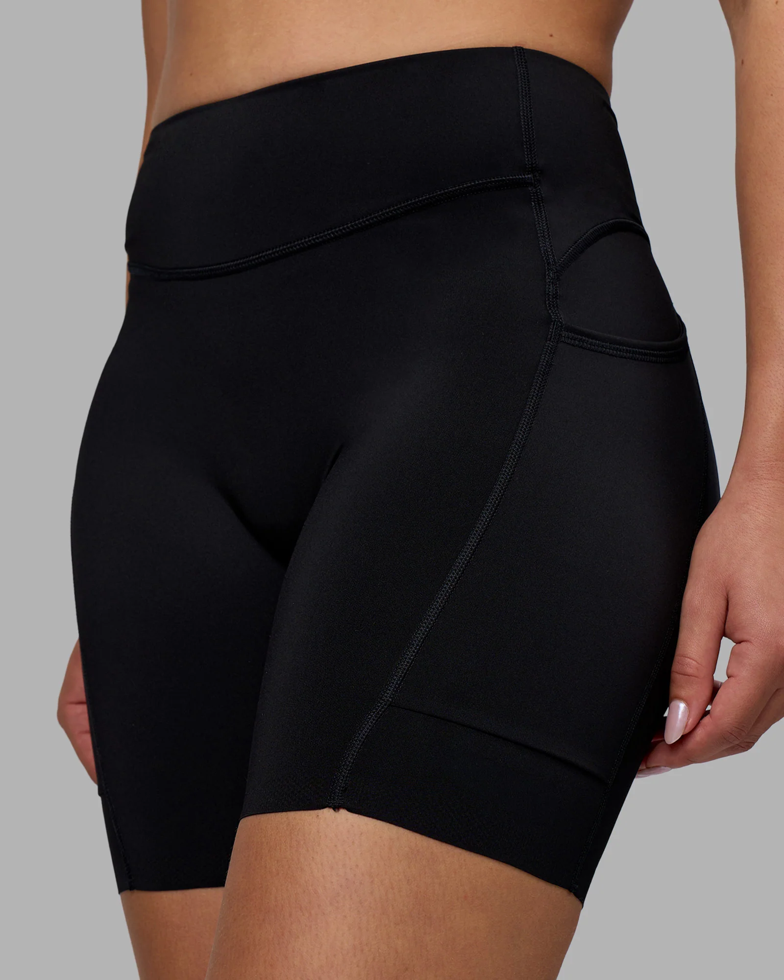 13682-elite-run-high-rise-7-short-pockets-black-1.webp Elite Run High-Rise 7" Short Pockets - Black