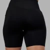 13682-elite-run-high-rise-7-short-pockets-black-13.webp Elite Run High-Rise 7" Short Pockets - Black