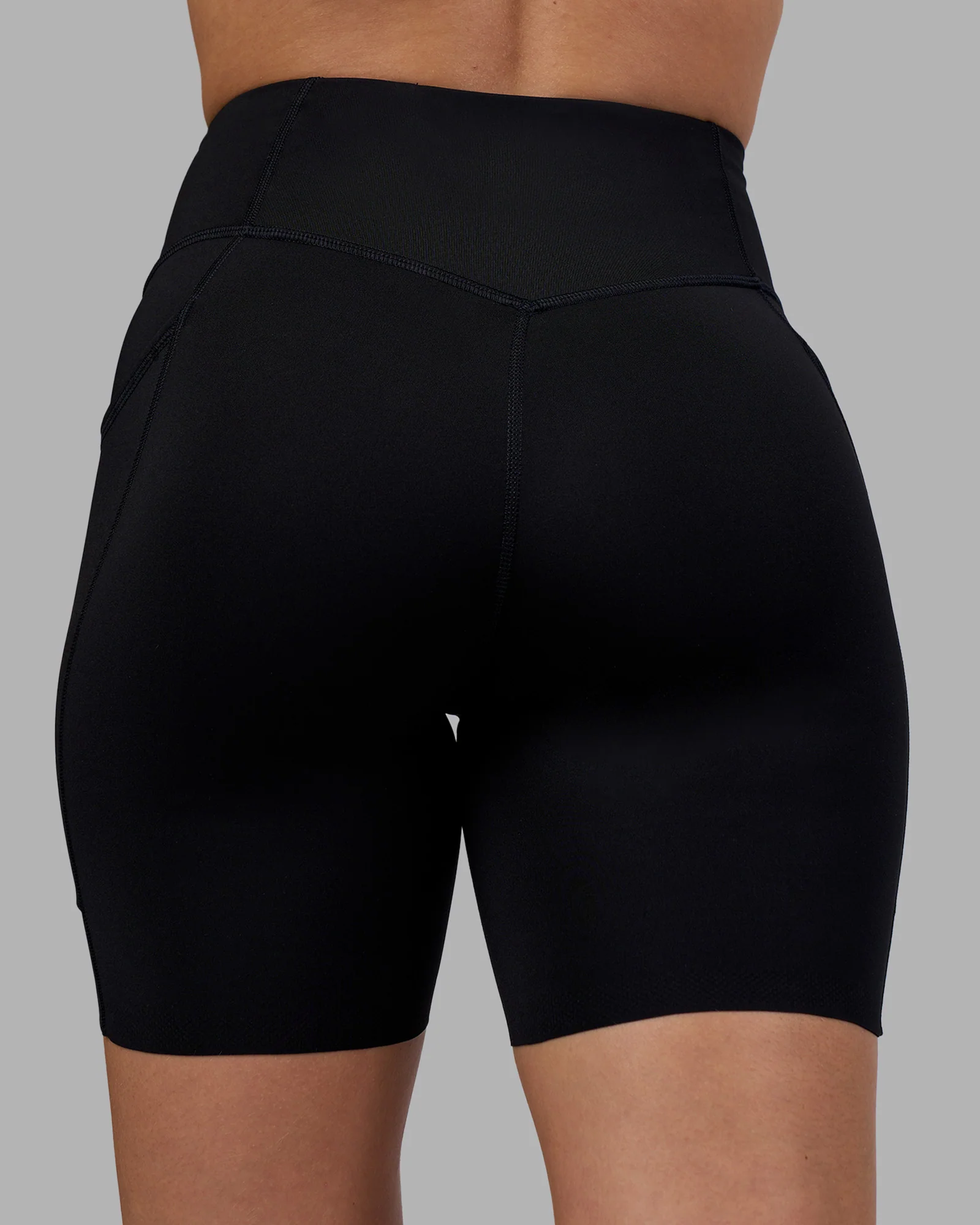 13682-elite-run-high-rise-7-short-pockets-black-13.webp Elite Run High-Rise 7" Short Pockets - Black