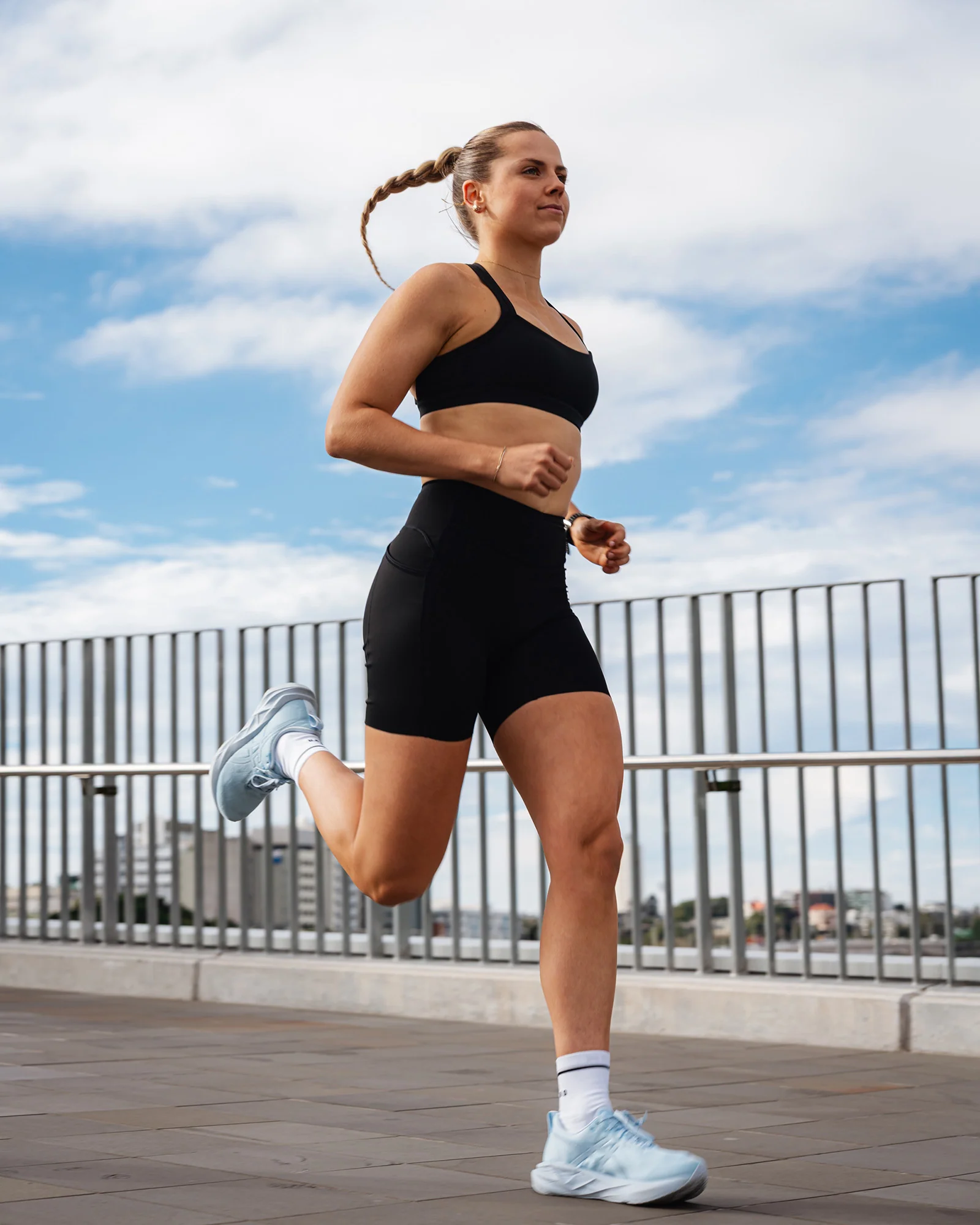 13682-elite-run-high-rise-7-short-pockets-black-6.webp Elite Run High-Rise 7" Short Pockets - Black
