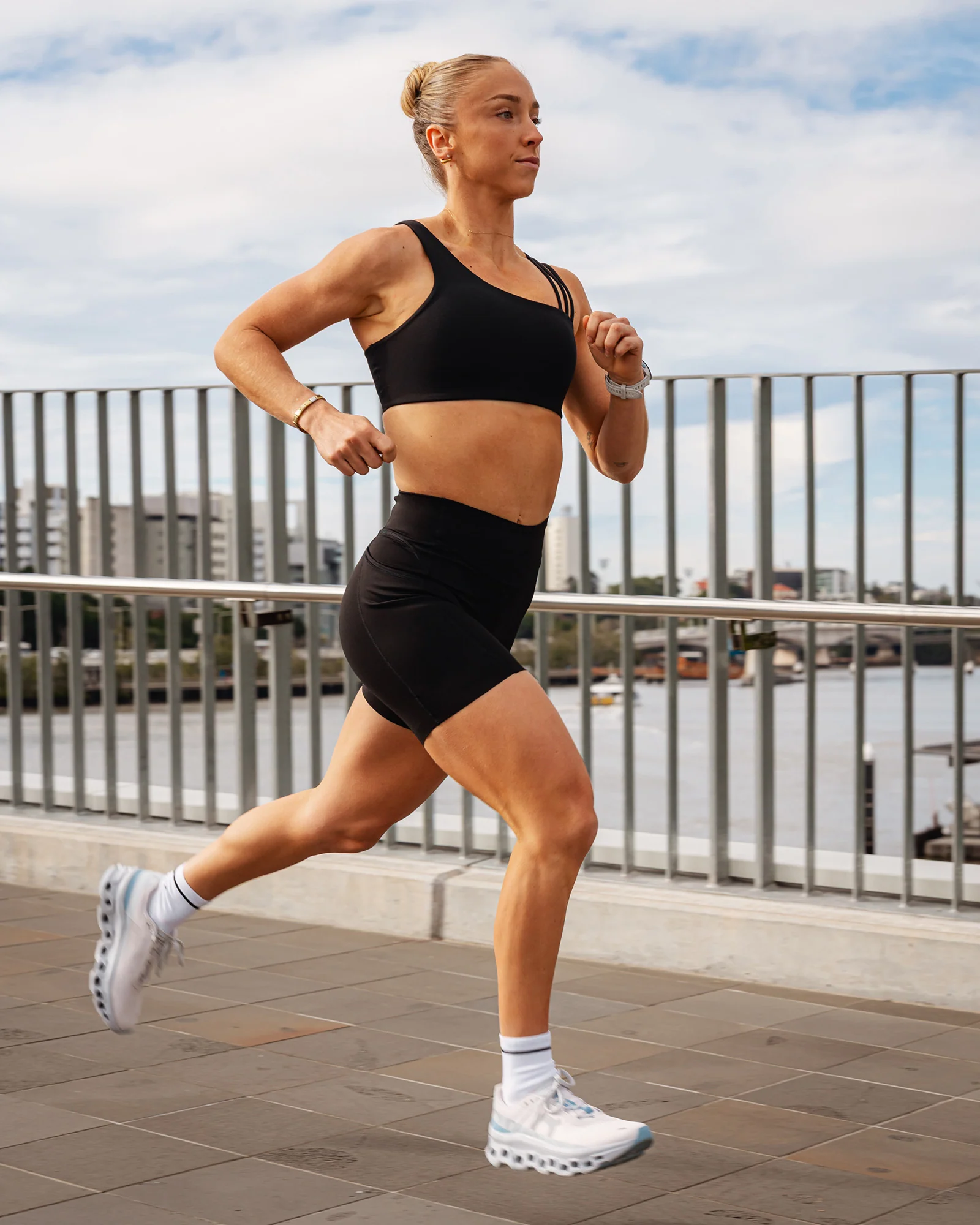 13682-elite-run-high-rise-7-short-pockets-black-7.webp Elite Run High-Rise 7" Short Pockets - Black
