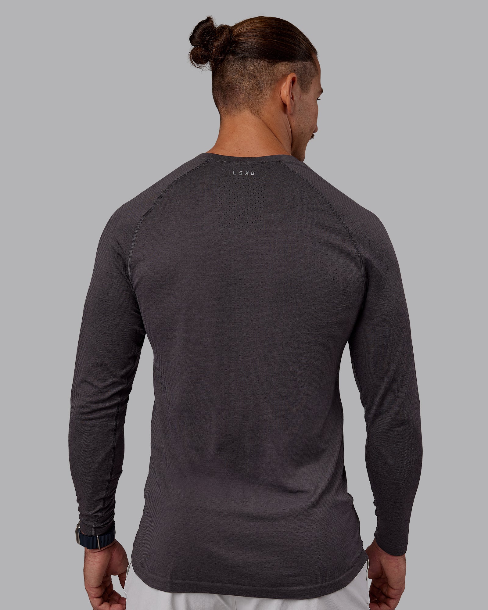 1369-aeroflx-seamless-long-sleeve-tee-dark-storm-dark-storm-3.jpg AeroFLX+ Seamless Long Sleeve Tee - Dark Storm/Dark Storm