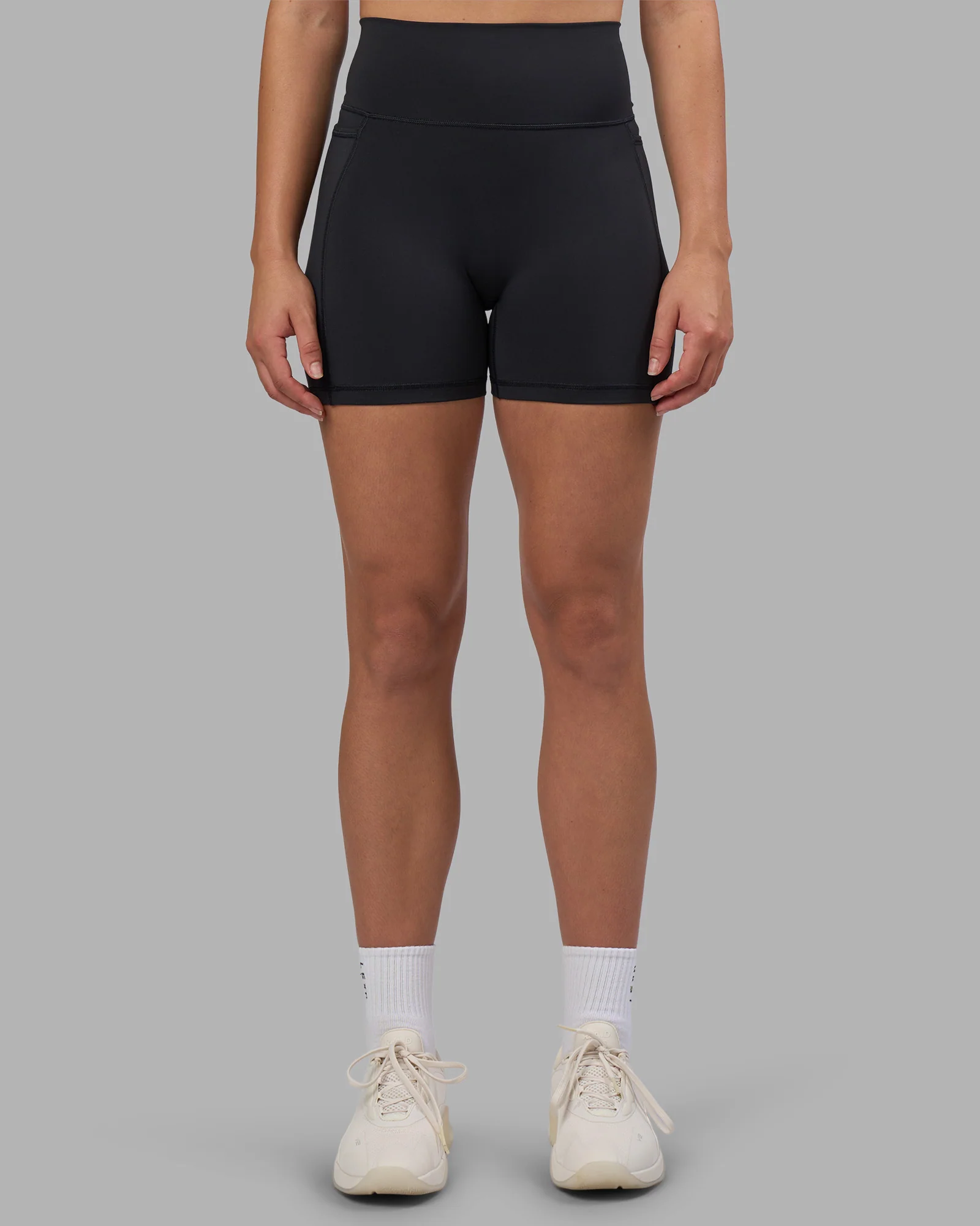 Fusion V-Contour Ultra High-Rise 4" Short Pockets - Black